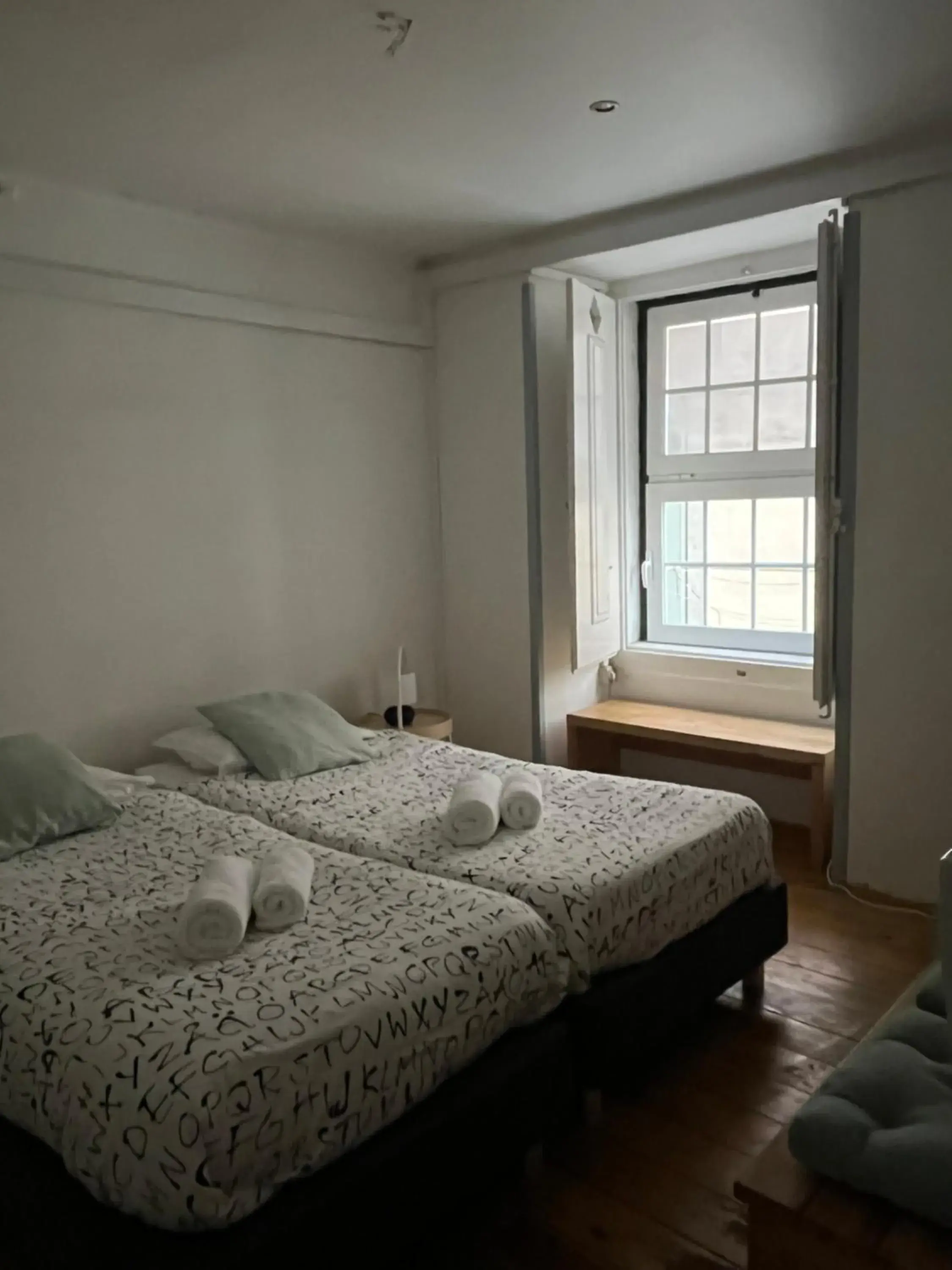Twin Room with Shared Toilet in Alface Hall Hostel & Bar Twin Room with Shared Toilet in Alface Hall Hostel & Bar
