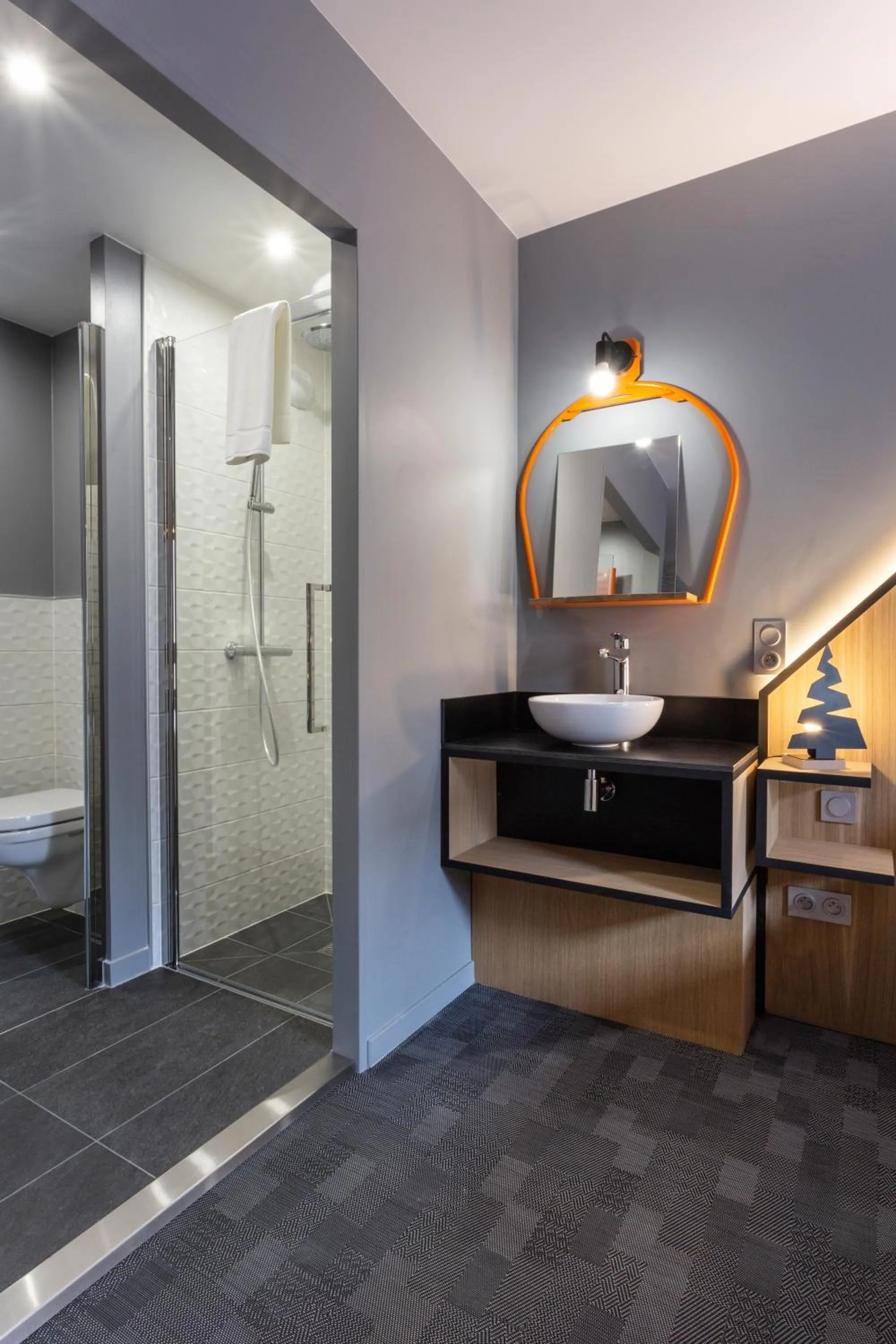 Shower in Hotel Base Camp Lodge - Bourg Saint Maurice