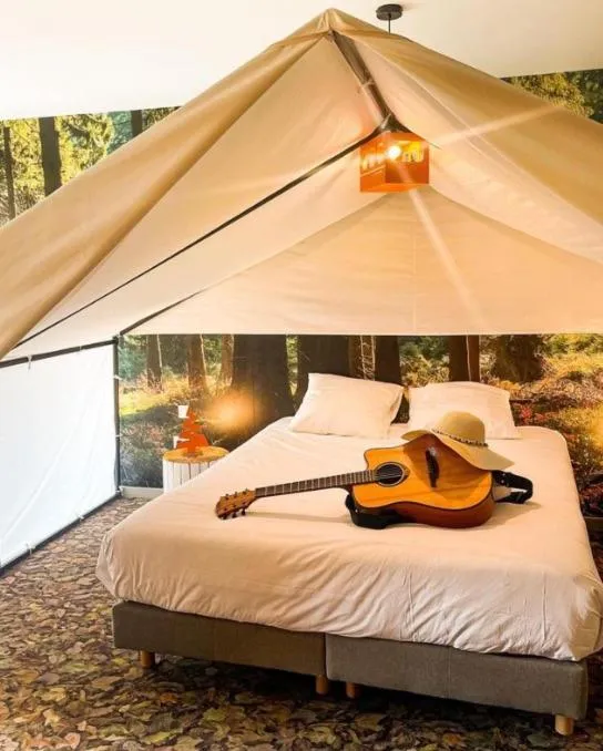 Photo of the whole room, Bed in Hotel Base Camp Lodge - Bourg Saint Maurice