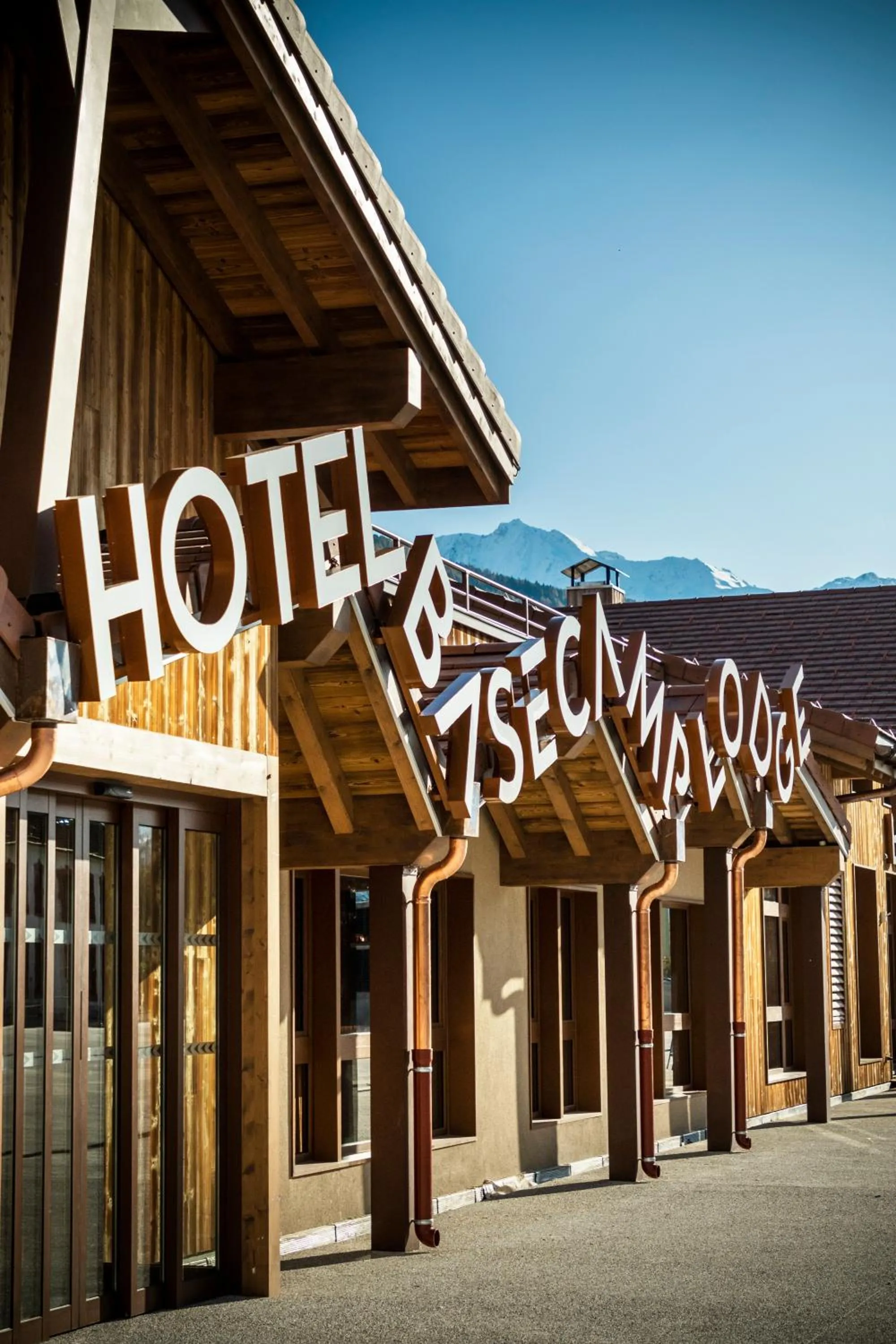 Facade/entrance in Hotel Base Camp Lodge - Bourg Saint Maurice