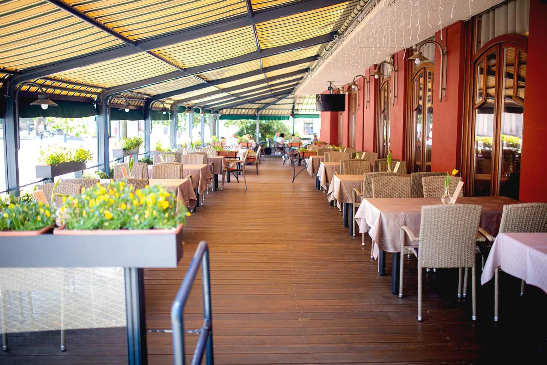 Restaurant/places to eat in Hotel Kapos