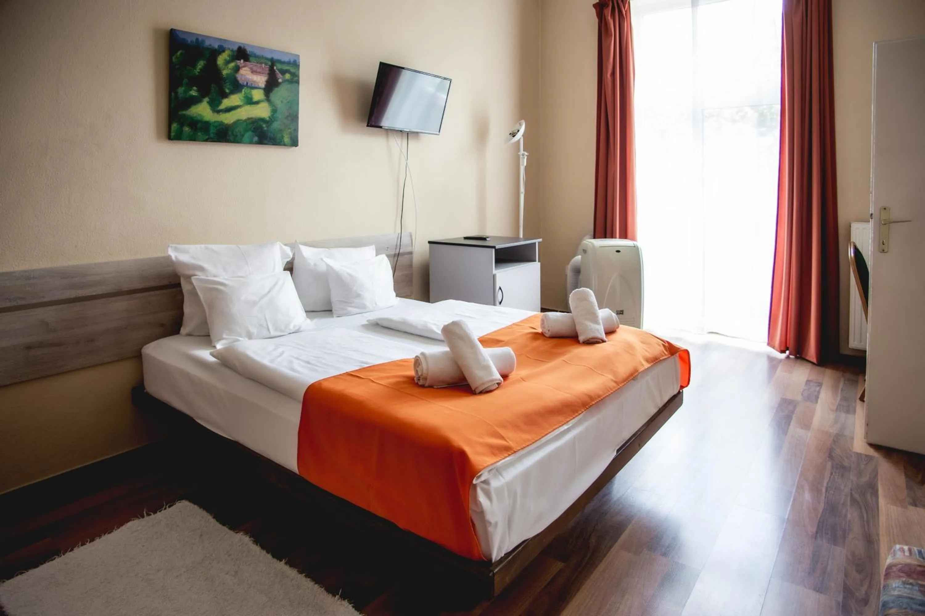 Living room, Bed in Hotel Kapos