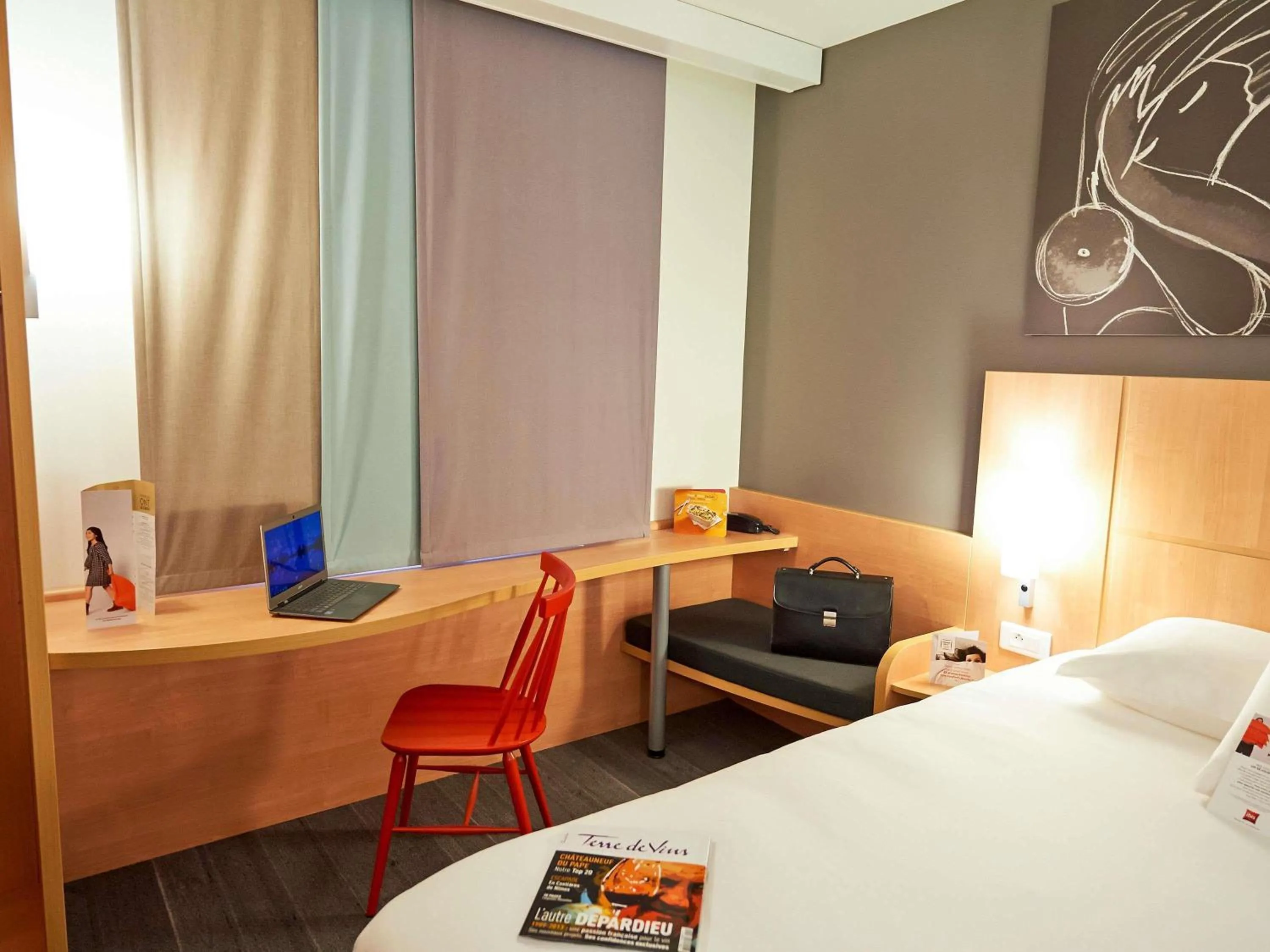 Bedroom, Bed in ibis Les Herbiers