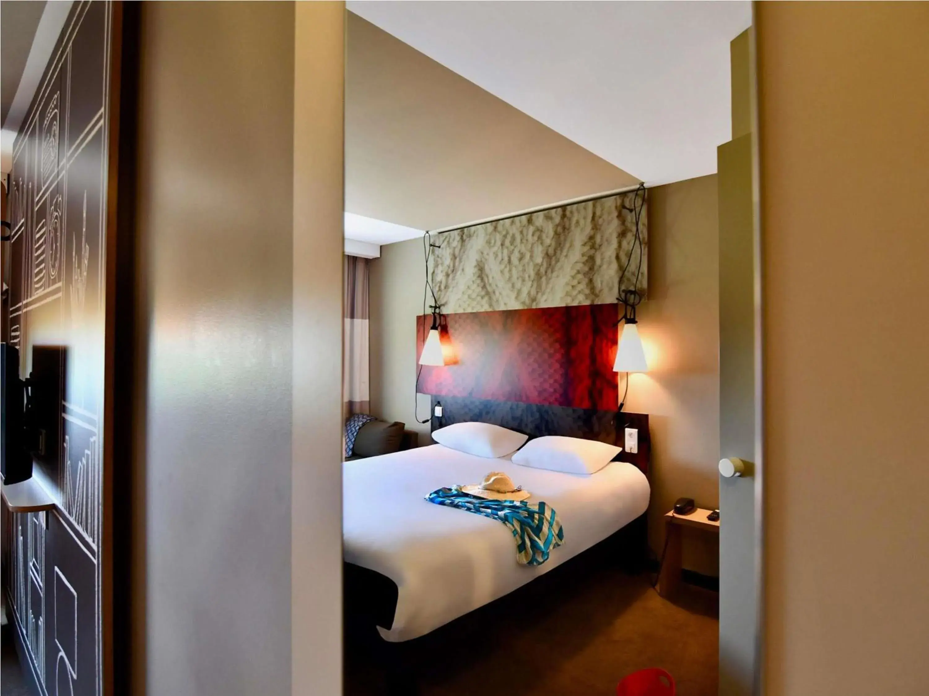 Bedroom, Bed in ibis Les Herbiers Bedroom, Bed in ibis Les Herbiers