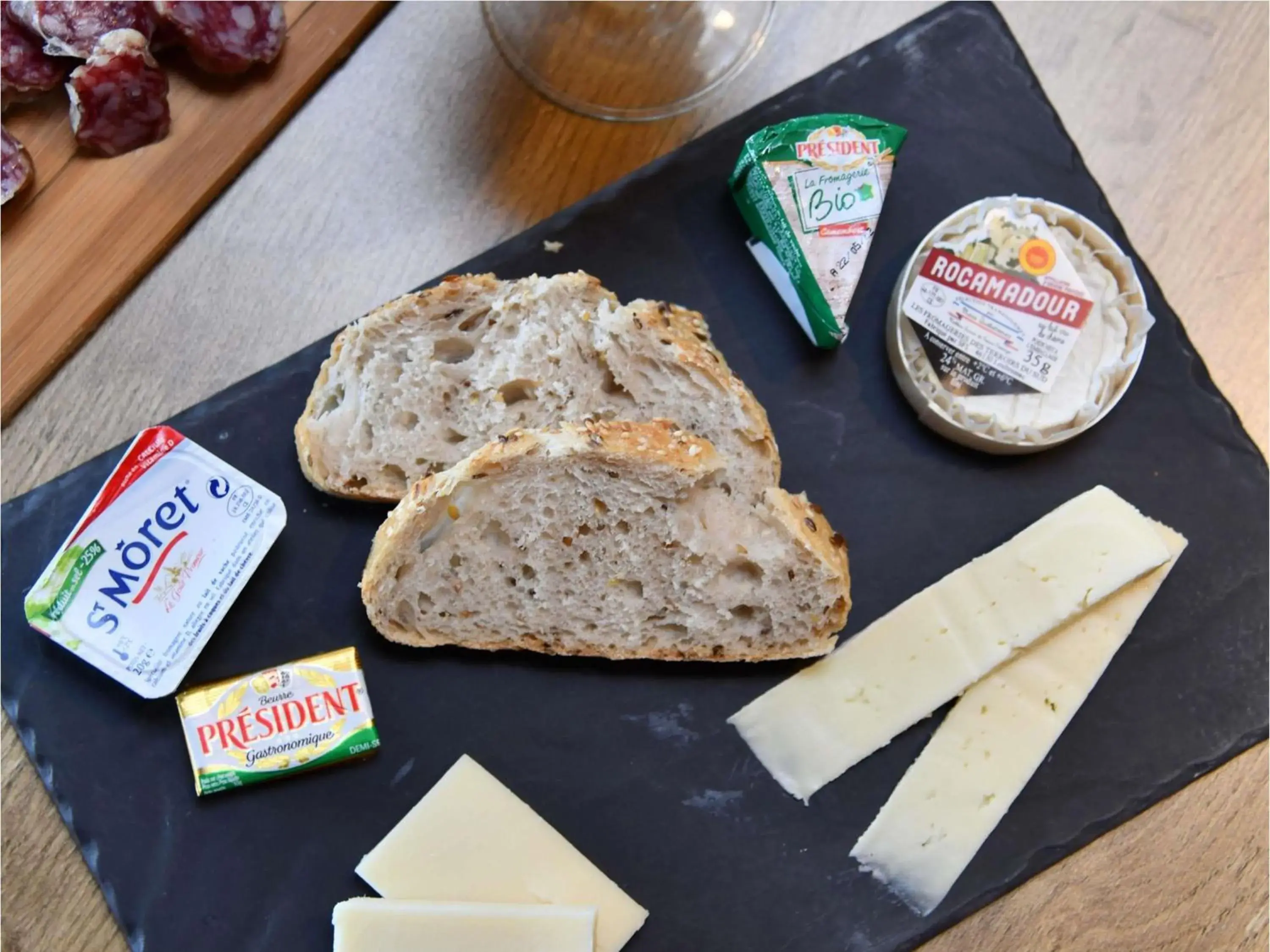 Lounge or bar in ibis Les Herbiers Lounge or bar in ibis Les Herbiers