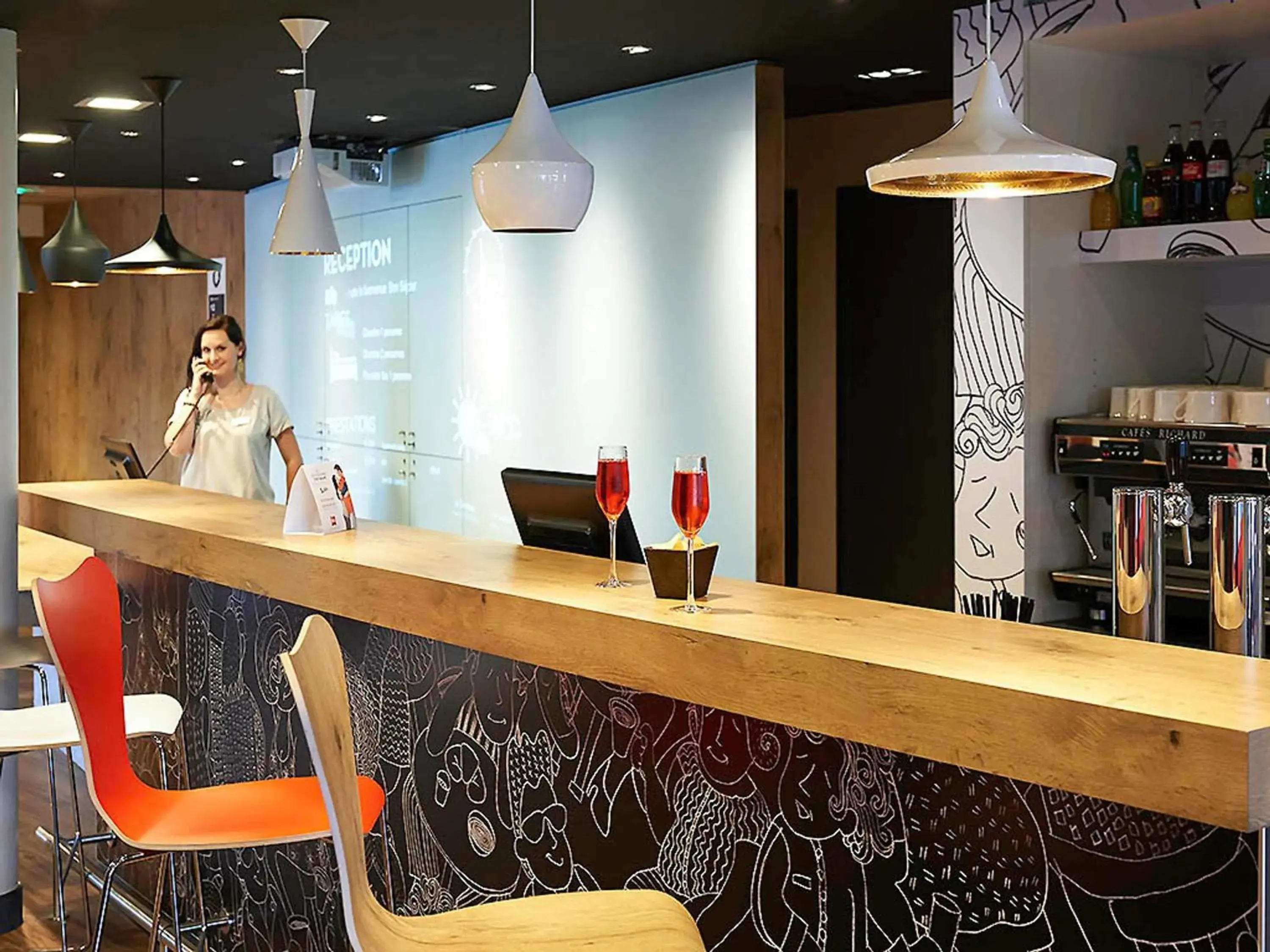 Lounge or bar in ibis Les Herbiers Lounge or bar in ibis Les Herbiers