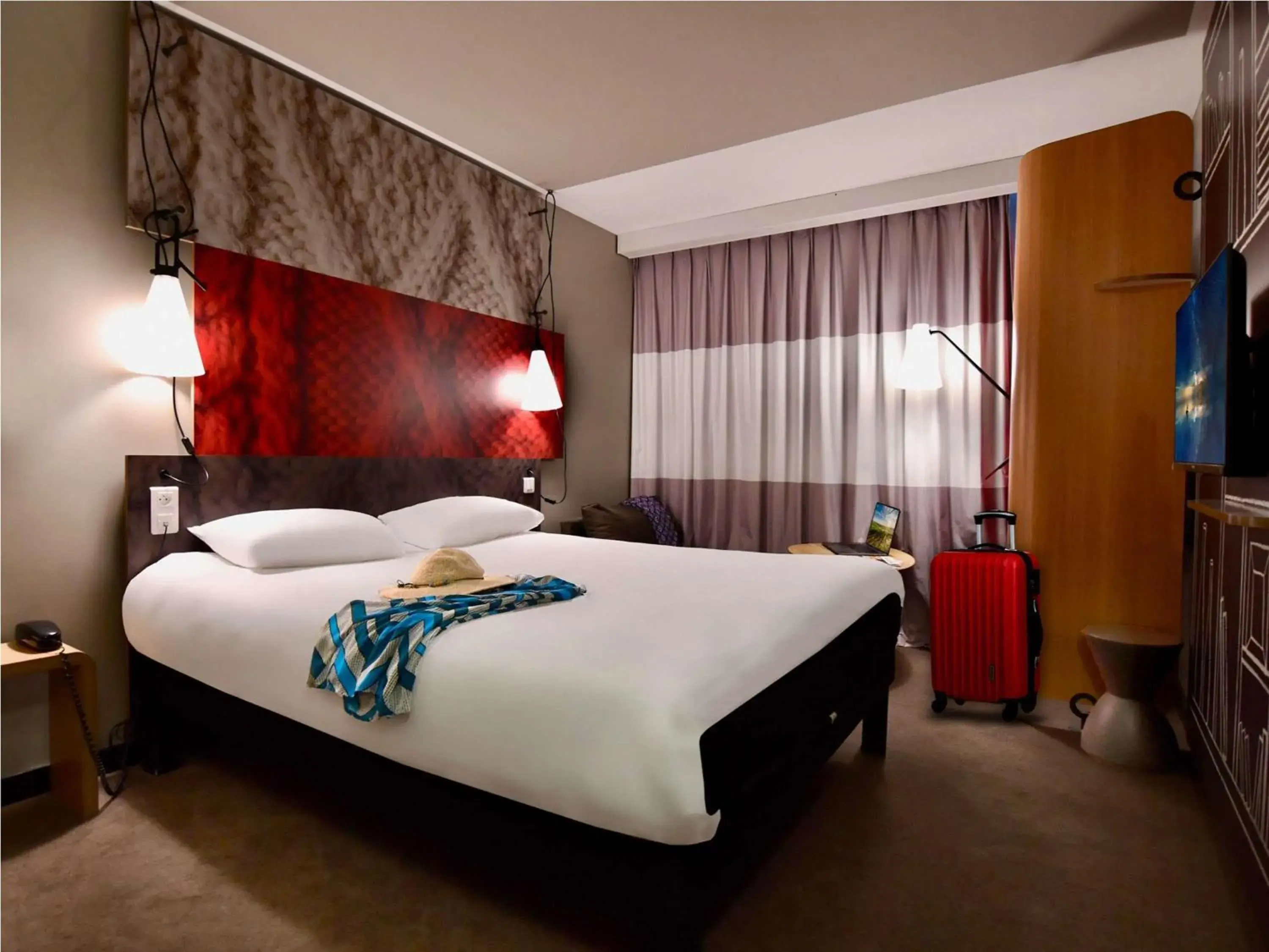 Bedroom, Bed in ibis Les Herbiers Bedroom, Bed in ibis Les Herbiers