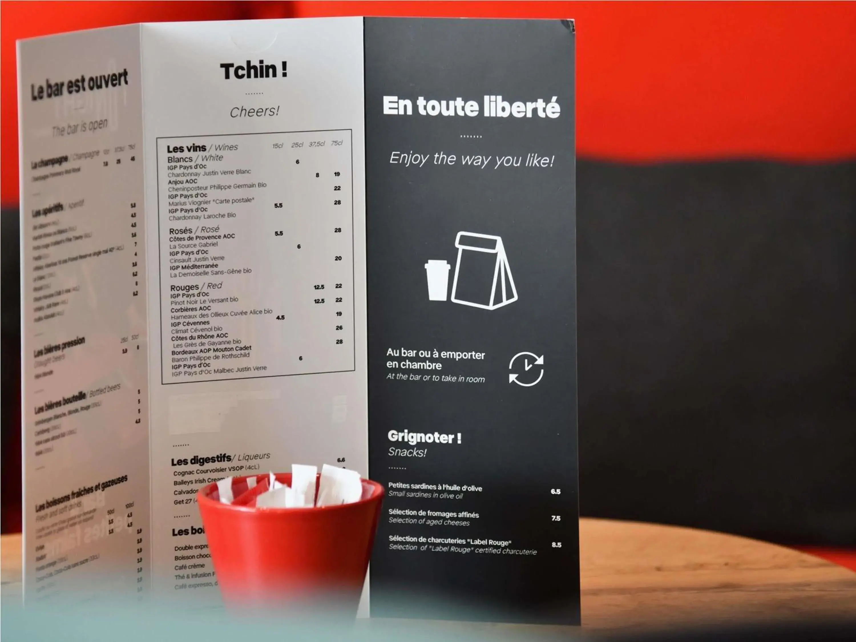 Lounge or bar in ibis Les Herbiers Lounge or bar in ibis Les Herbiers