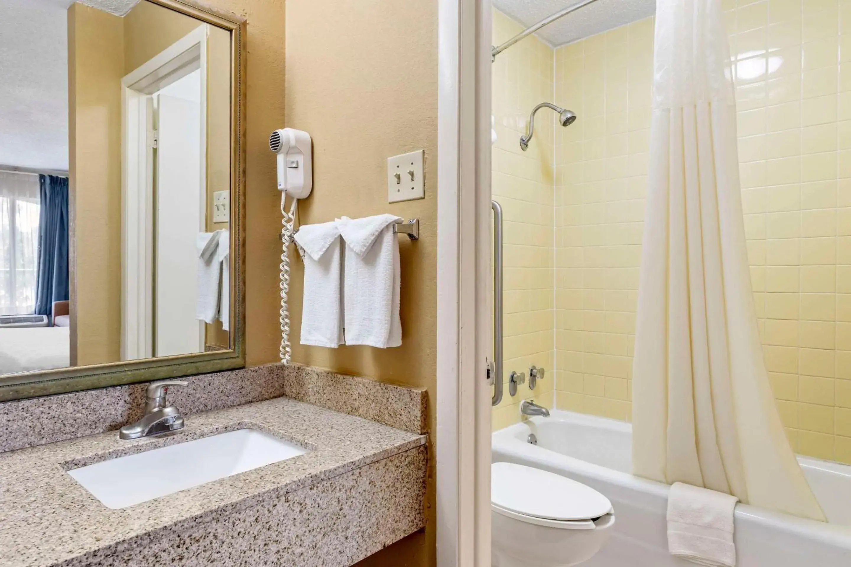 Bedroom in Quality Inn Alachua - Gainesville Area Bedroom in Quality Inn Alachua - Gainesville Area