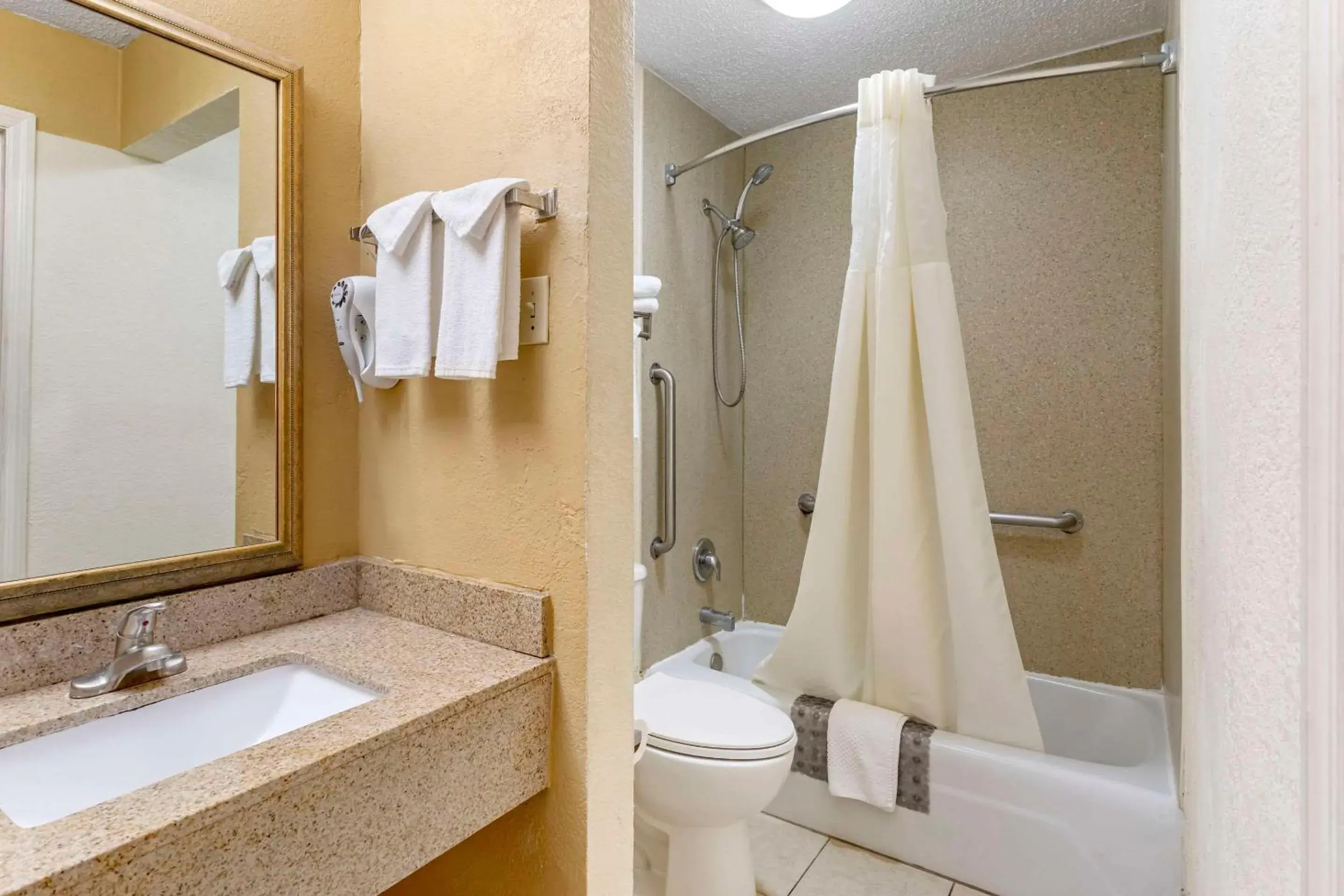 Bedroom in Quality Inn Alachua - Gainesville Area Bedroom in Quality Inn Alachua - Gainesville Area