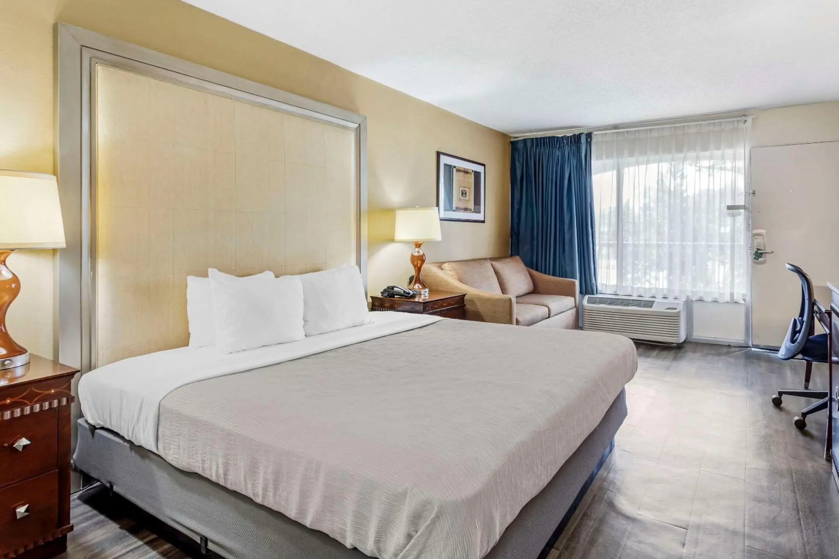 Bedroom, Bed in Quality Inn Alachua - Gainesville Area Bedroom, Bed in Quality Inn Alachua - Gainesville Area