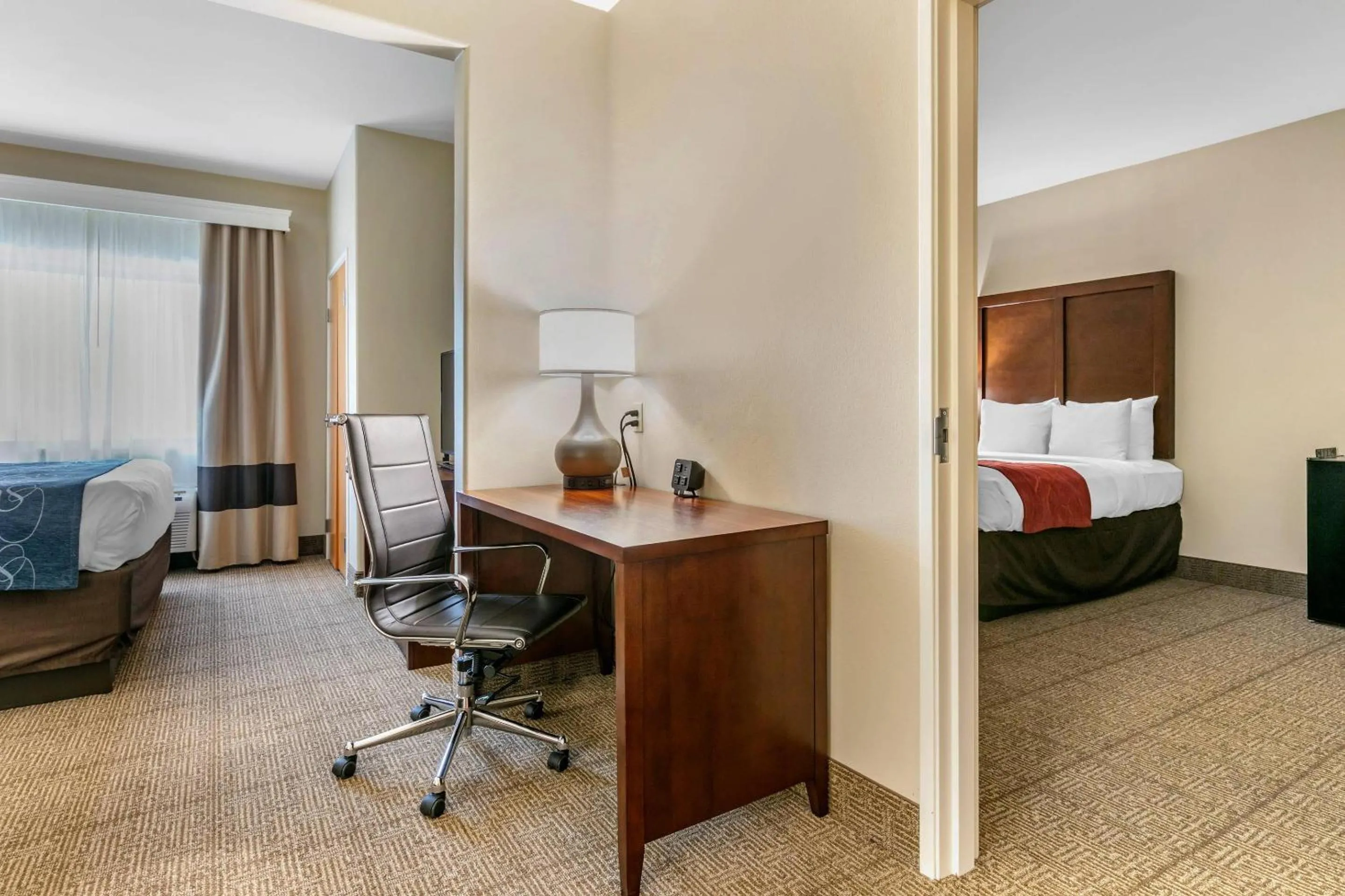 Bedroom, Bed in Comfort Suites Batesville