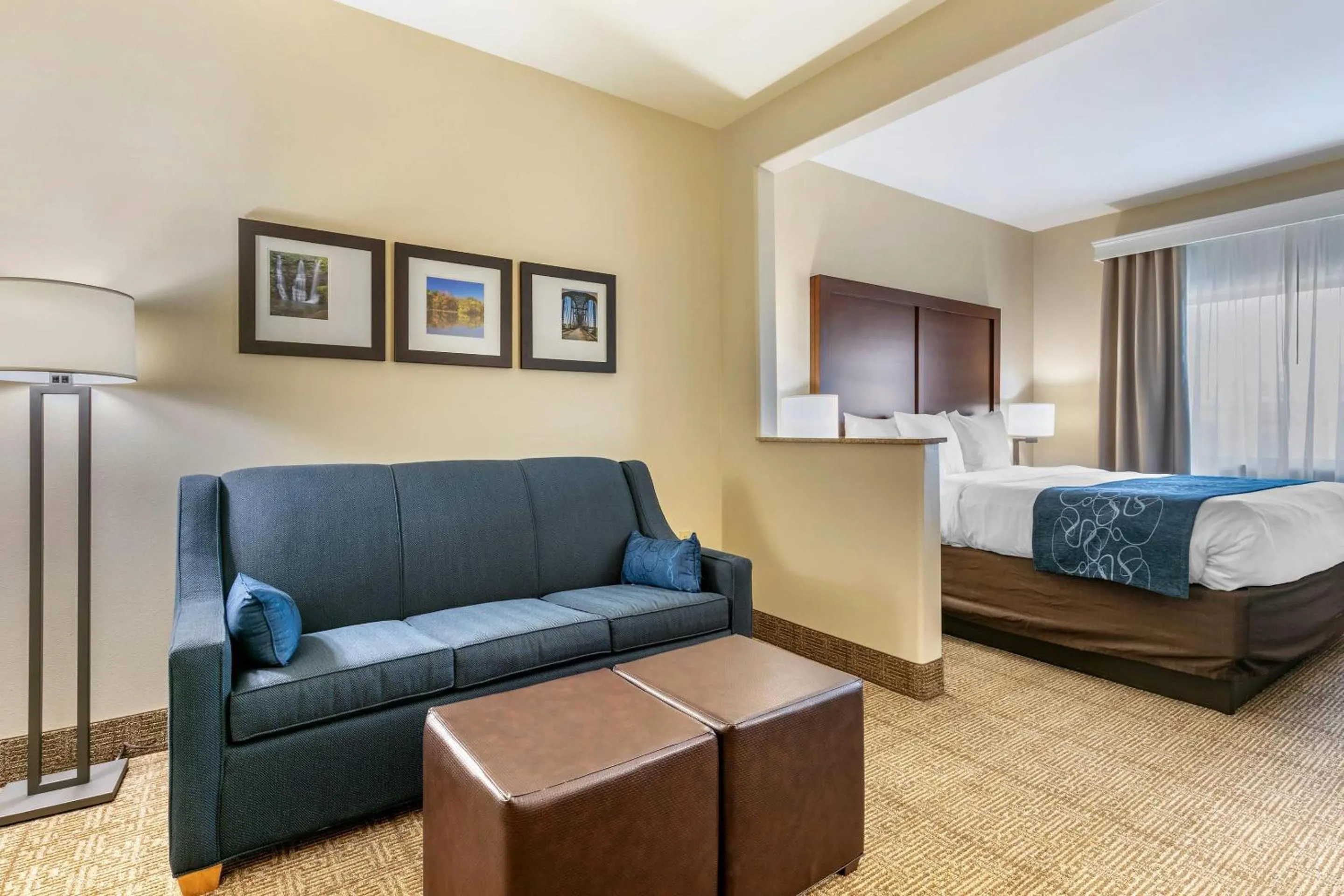 Bedroom in Comfort Suites Batesville