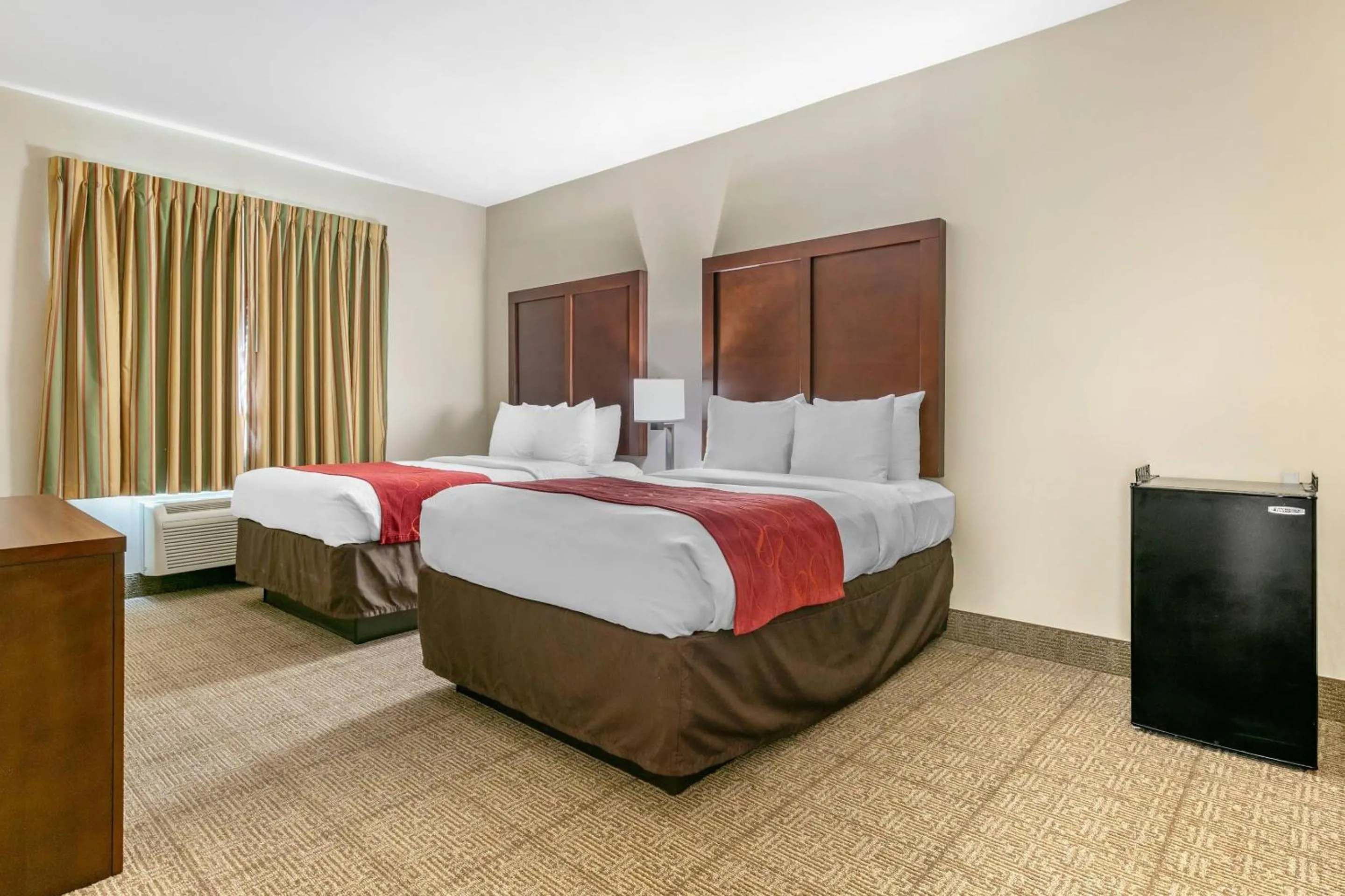 Bedroom, Bed in Comfort Suites Batesville
