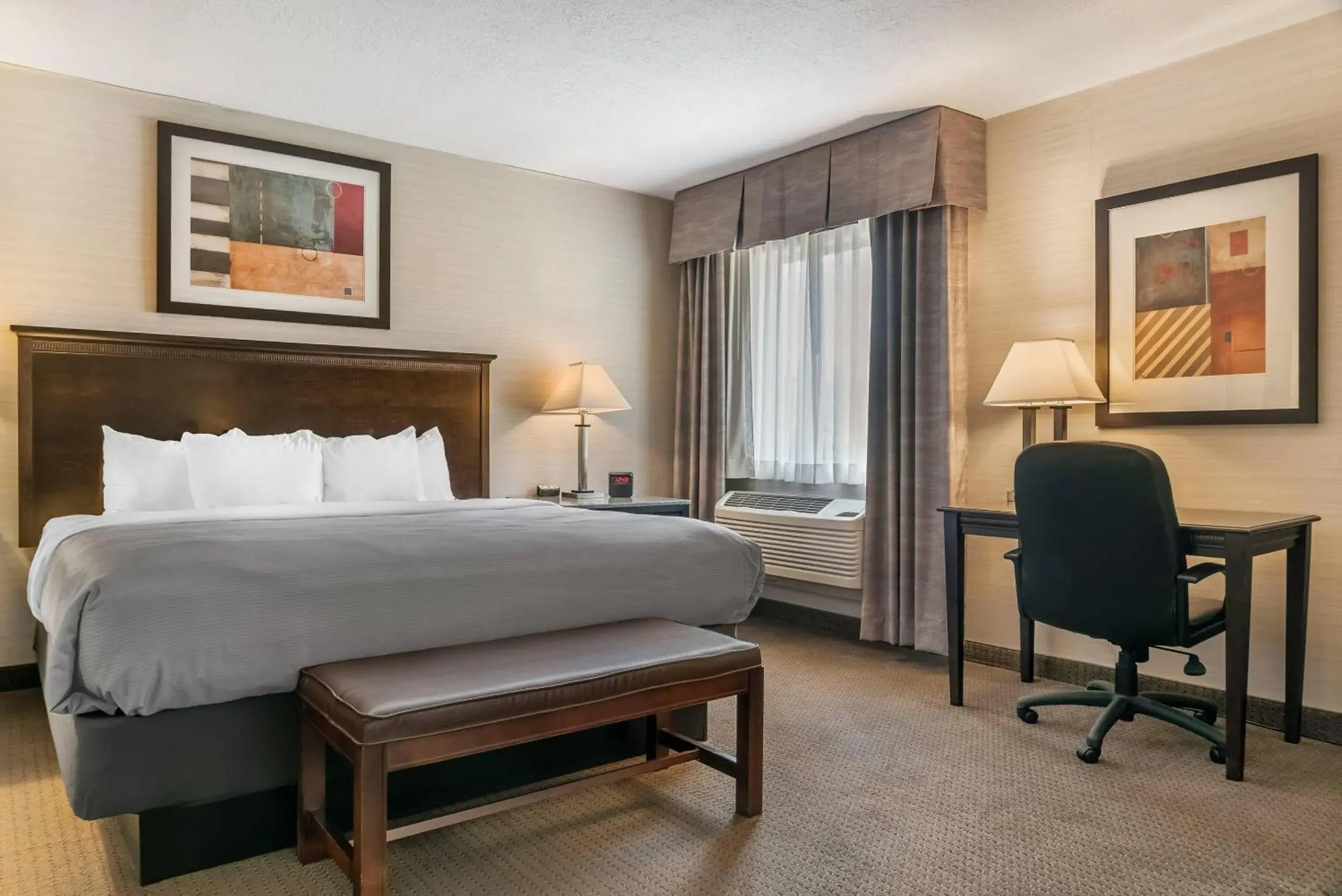 Bedroom, Bed in Quality Inn & Suites Next to the Casino Bedroom, Bed in Quality Inn & Suites Next to the Casino