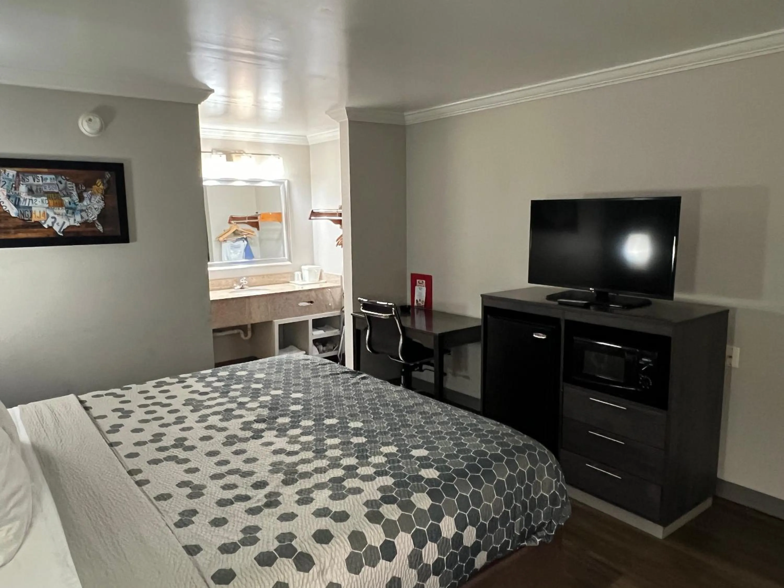 Bed in Econo Lodge Byron - Warner Robins