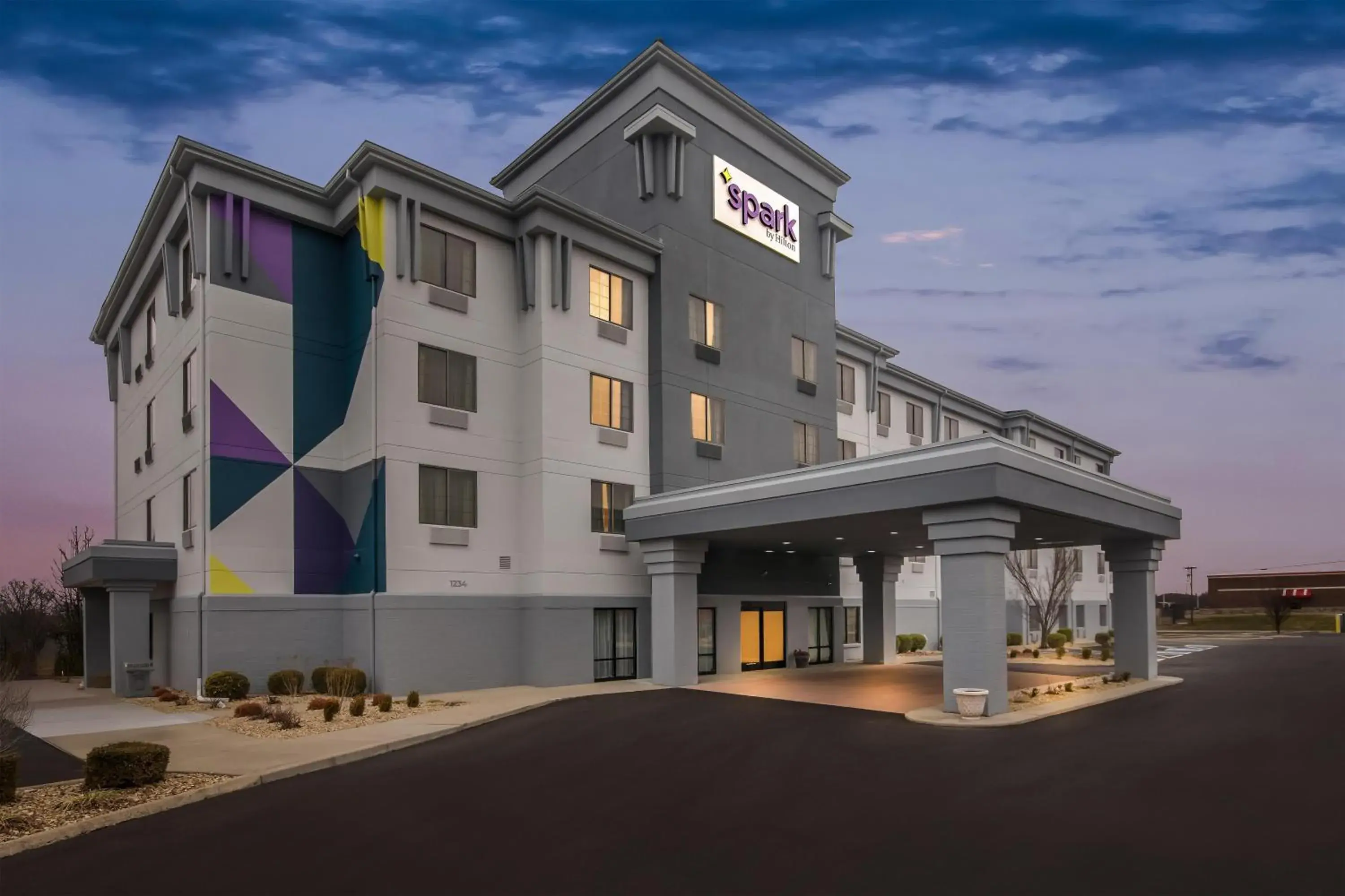 Property building in Spark by Hilton Cincinnati Fairfield Property building in Spark by Hilton Cincinnati Fairfield