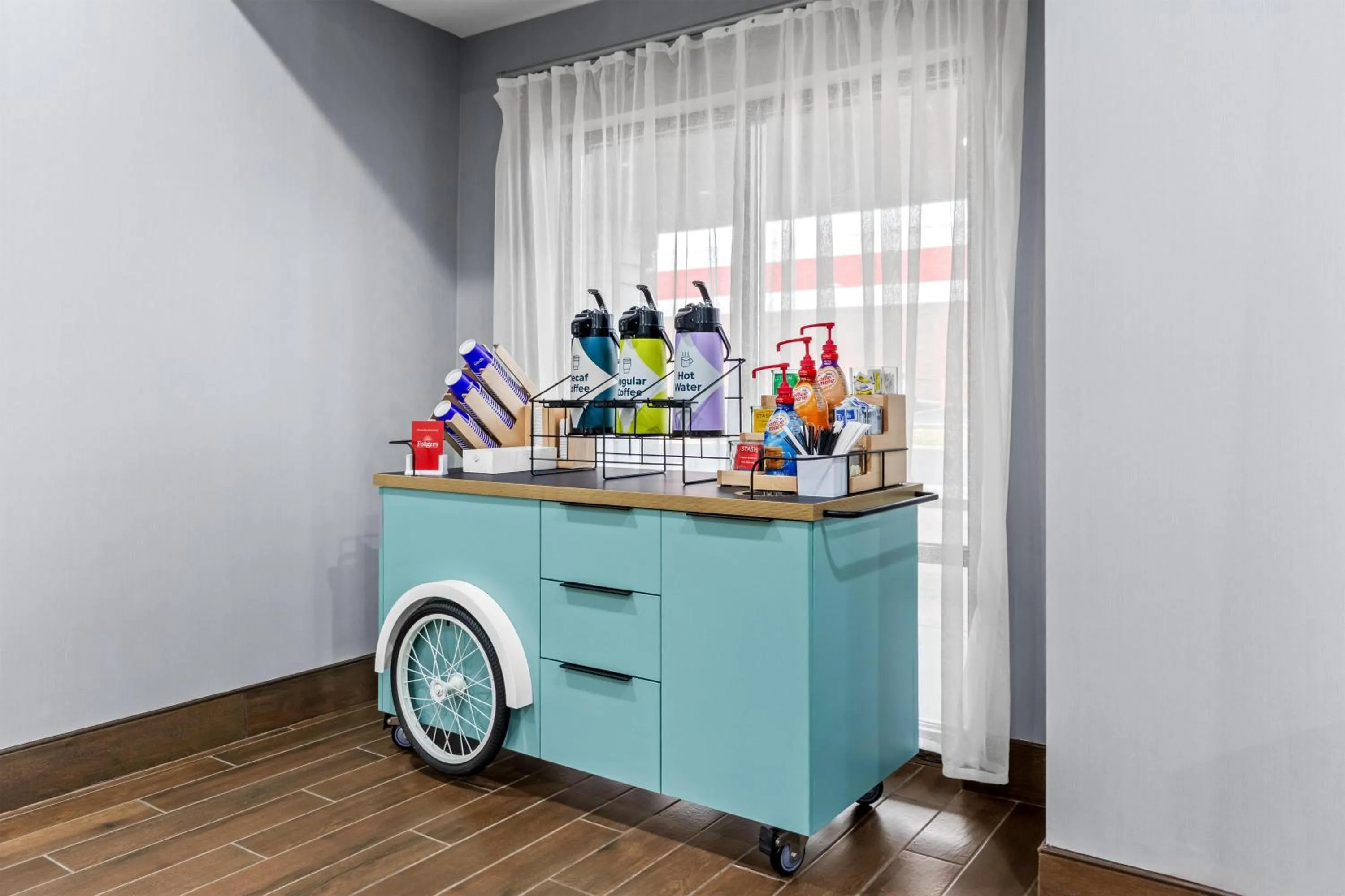 Dining area in Spark by Hilton Cincinnati Fairfield