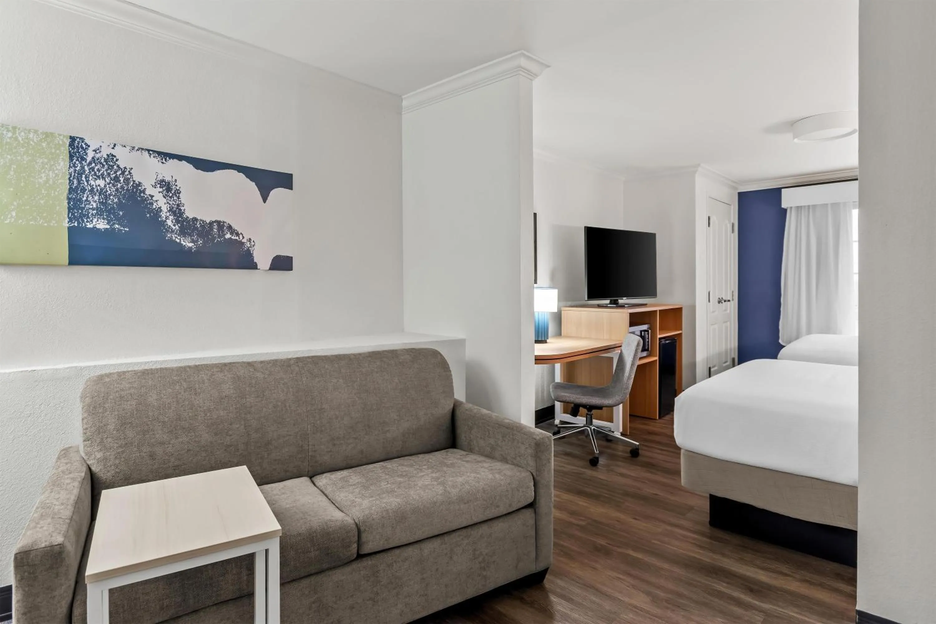 Bedroom, Bed in Spark by Hilton Cincinnati Fairfield