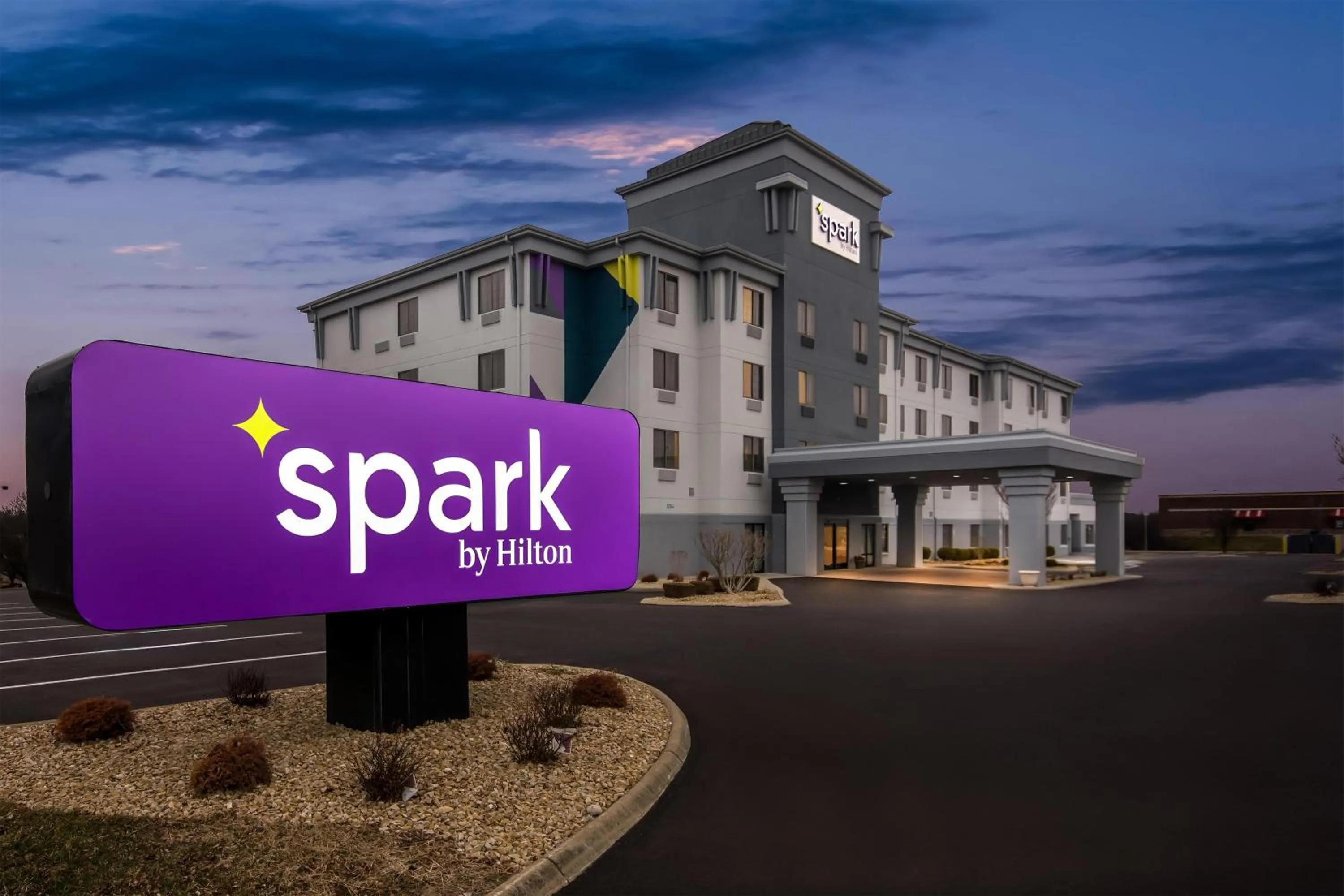 Property building in Spark by Hilton Cincinnati Fairfield