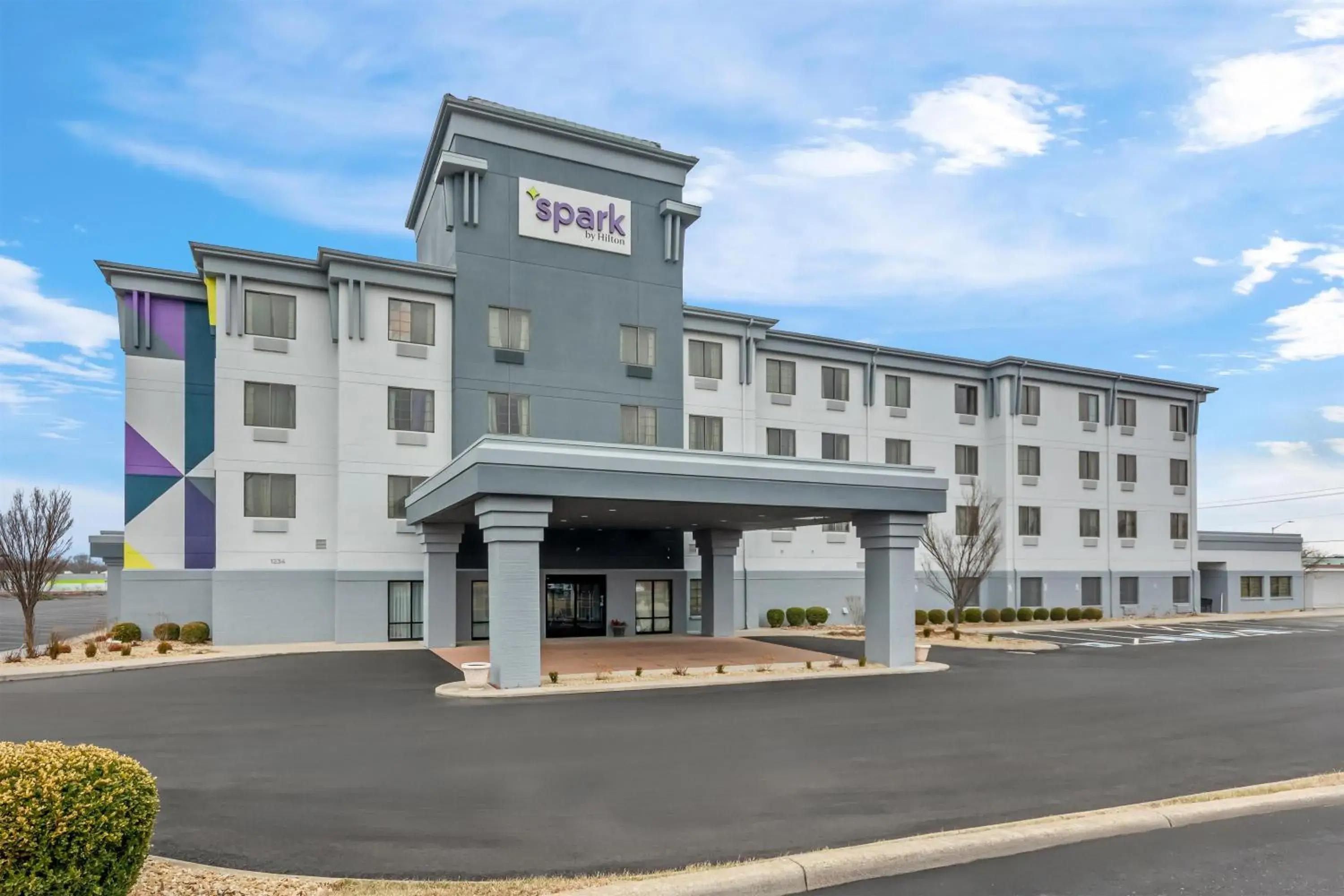 Property building in Spark by Hilton Cincinnati Fairfield Property building in Spark by Hilton Cincinnati Fairfield