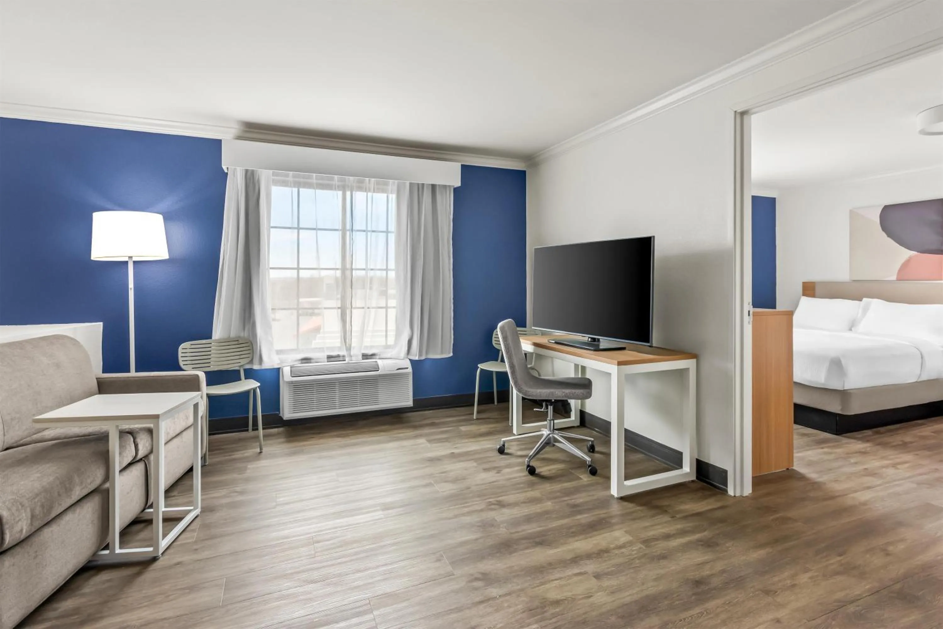 Bedroom, Bed in Spark by Hilton Cincinnati Fairfield