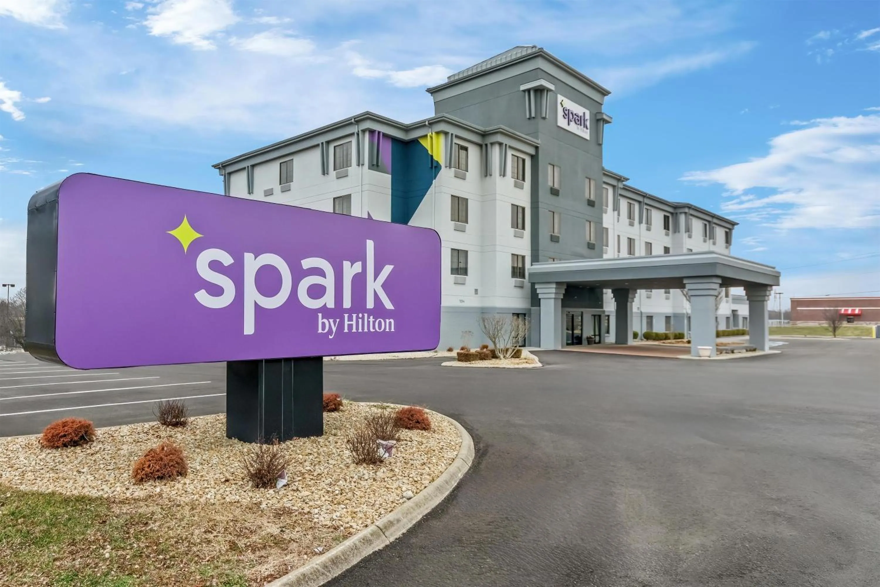 Property building in Spark by Hilton Cincinnati Fairfield