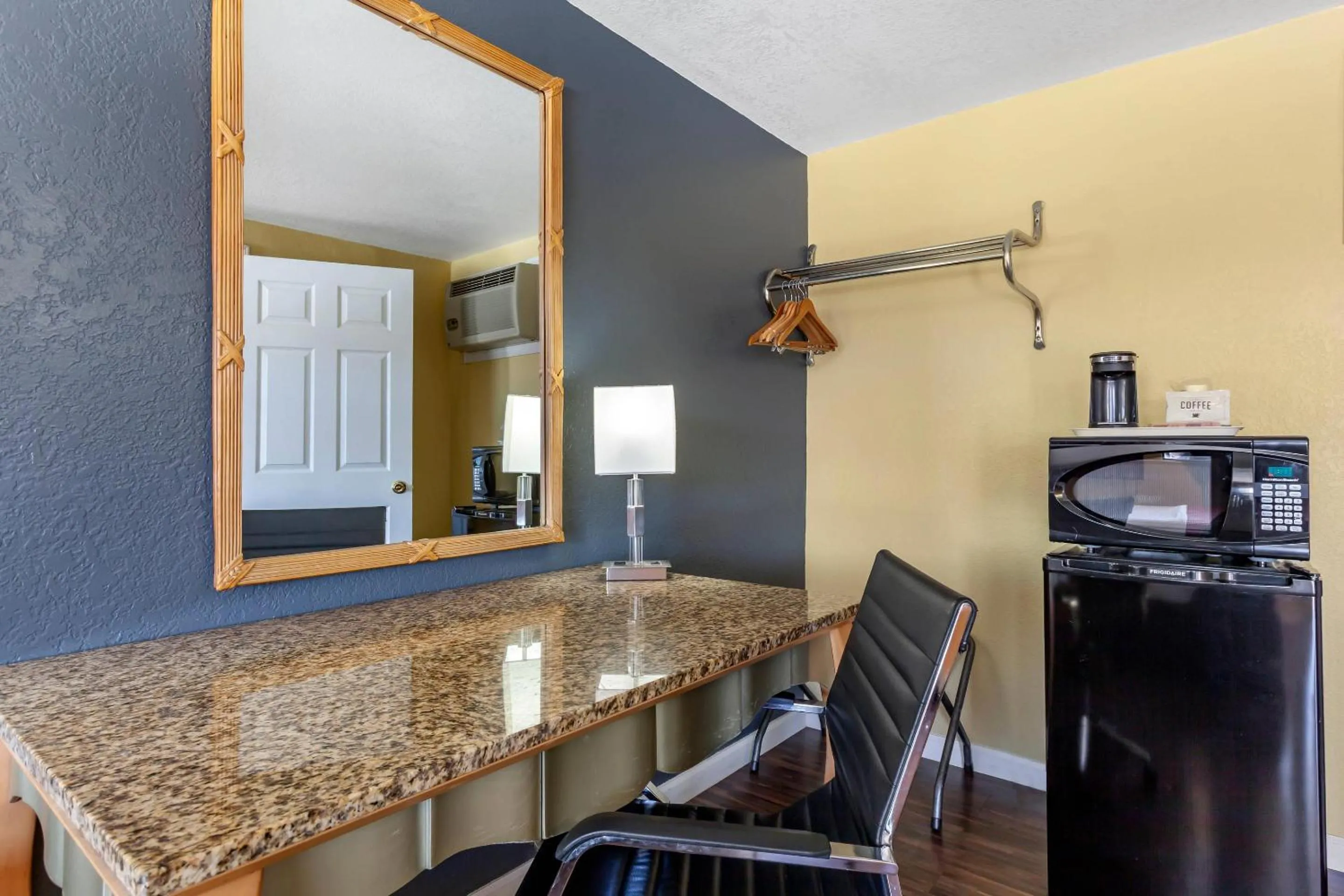 Bedroom in Econo Lodge Clovis