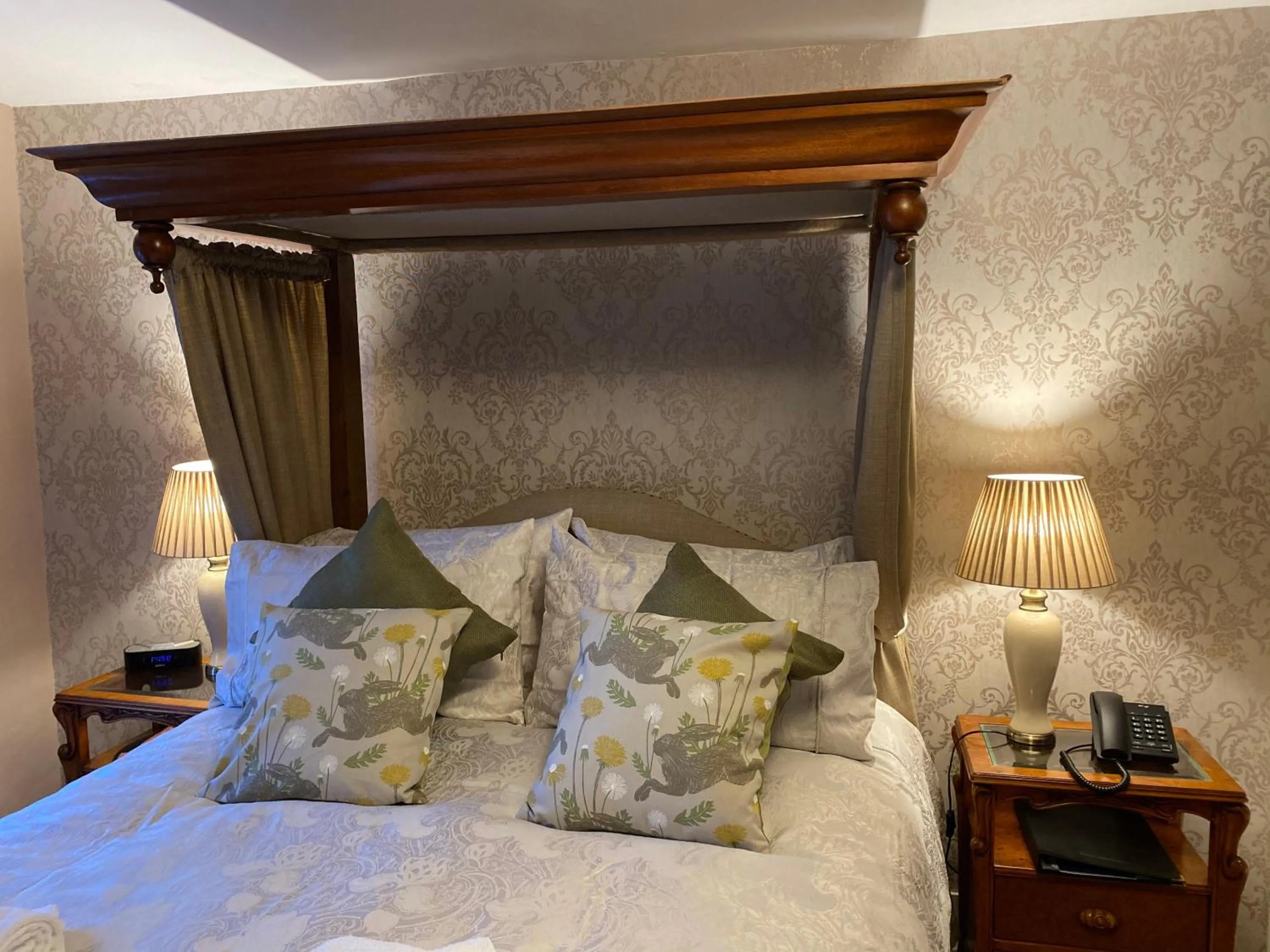 Bed in The Royal Oak Inn