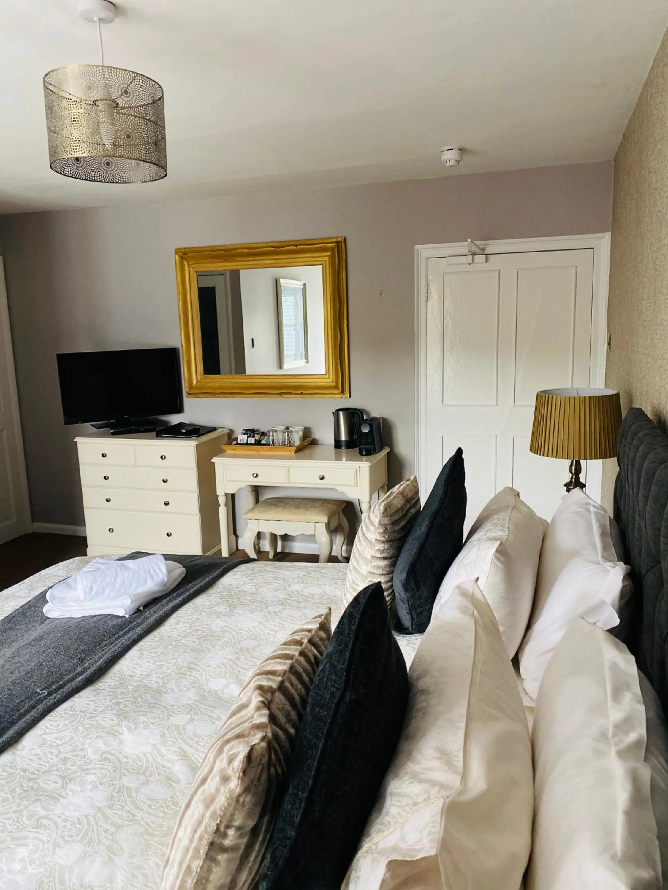 Bed in The Royal Oak Inn