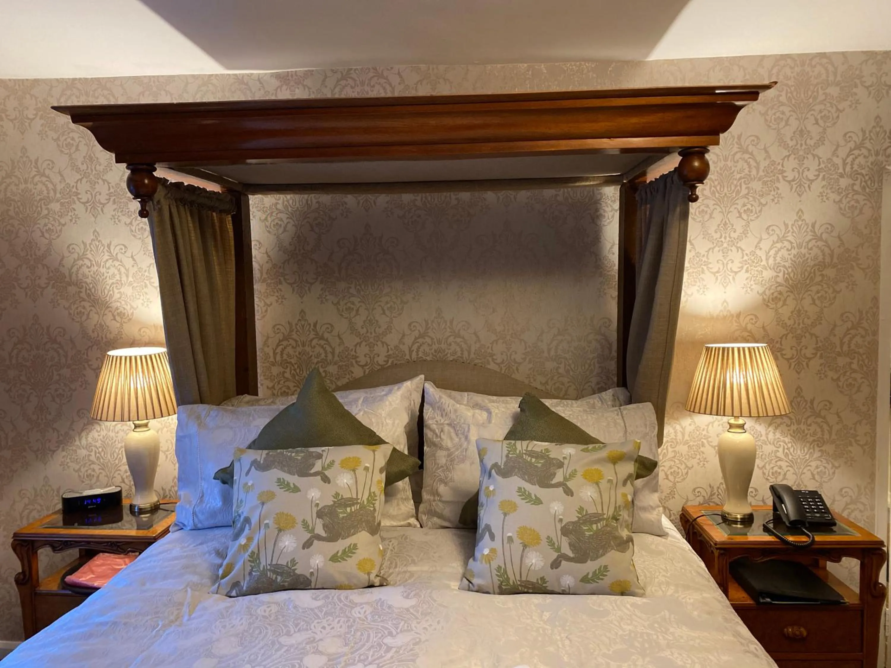 Bedroom, Bed in The Royal Oak Inn