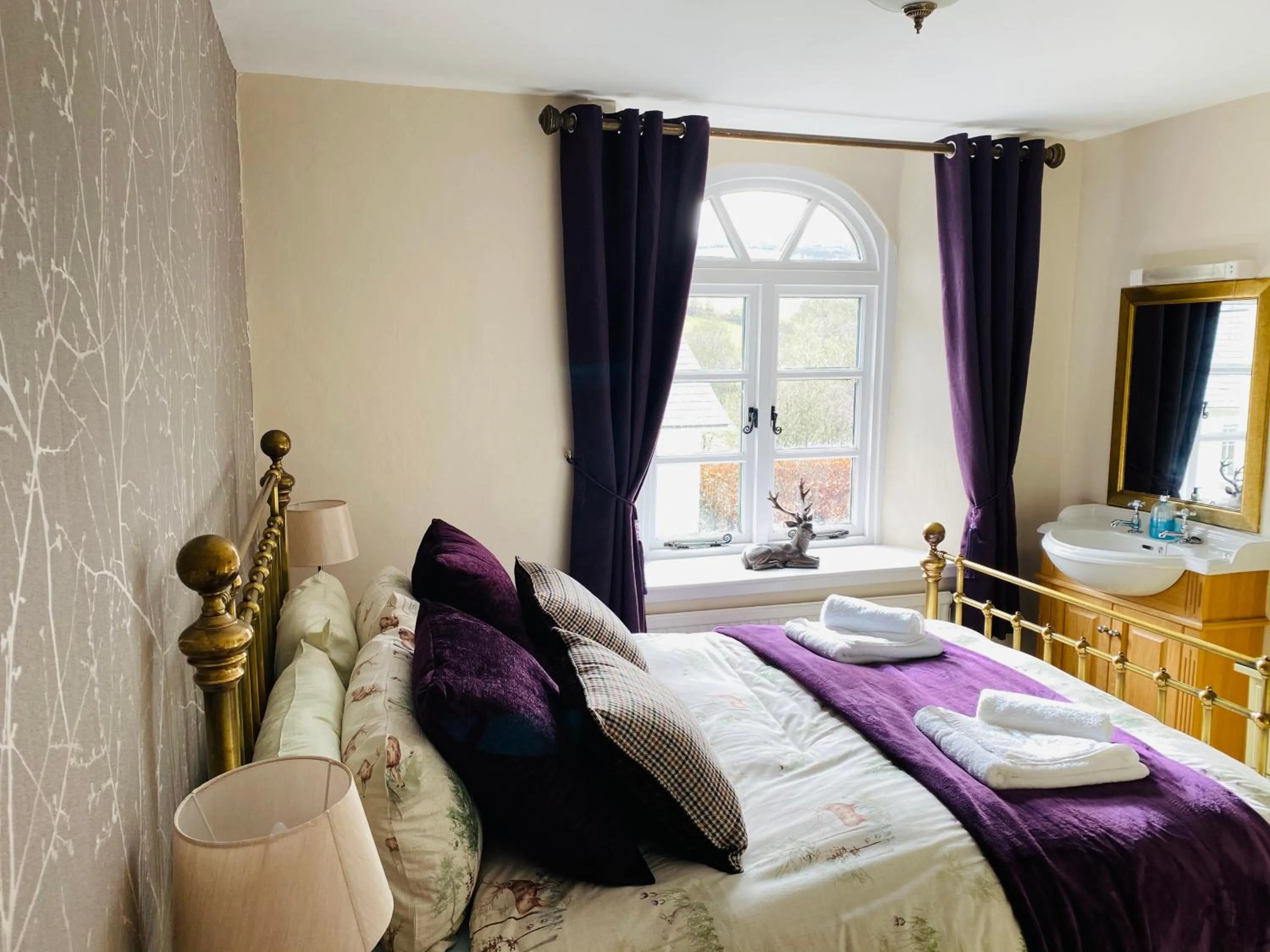 Bed in The Royal Oak Inn