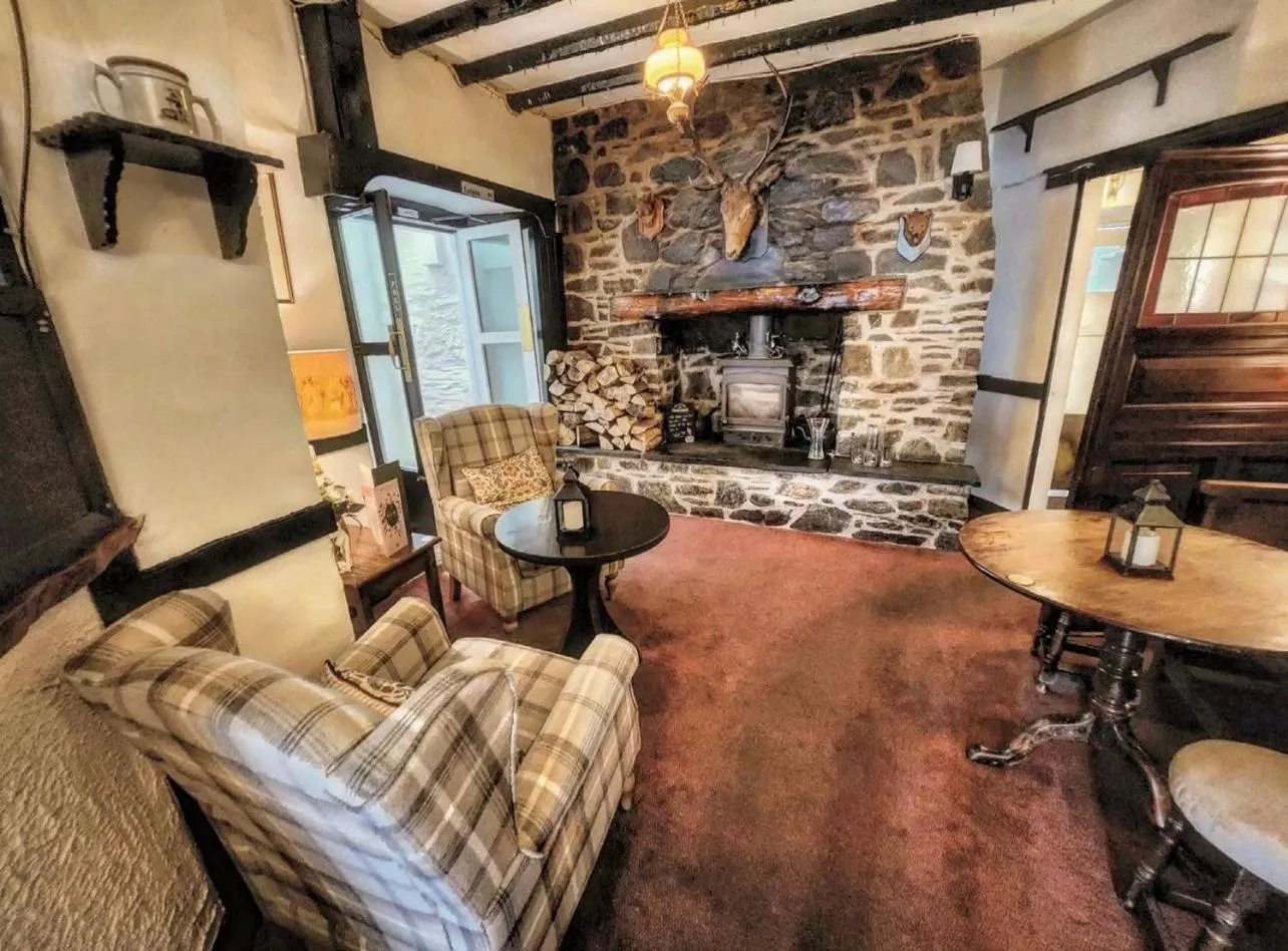 Lounge or bar in The Royal Oak Inn