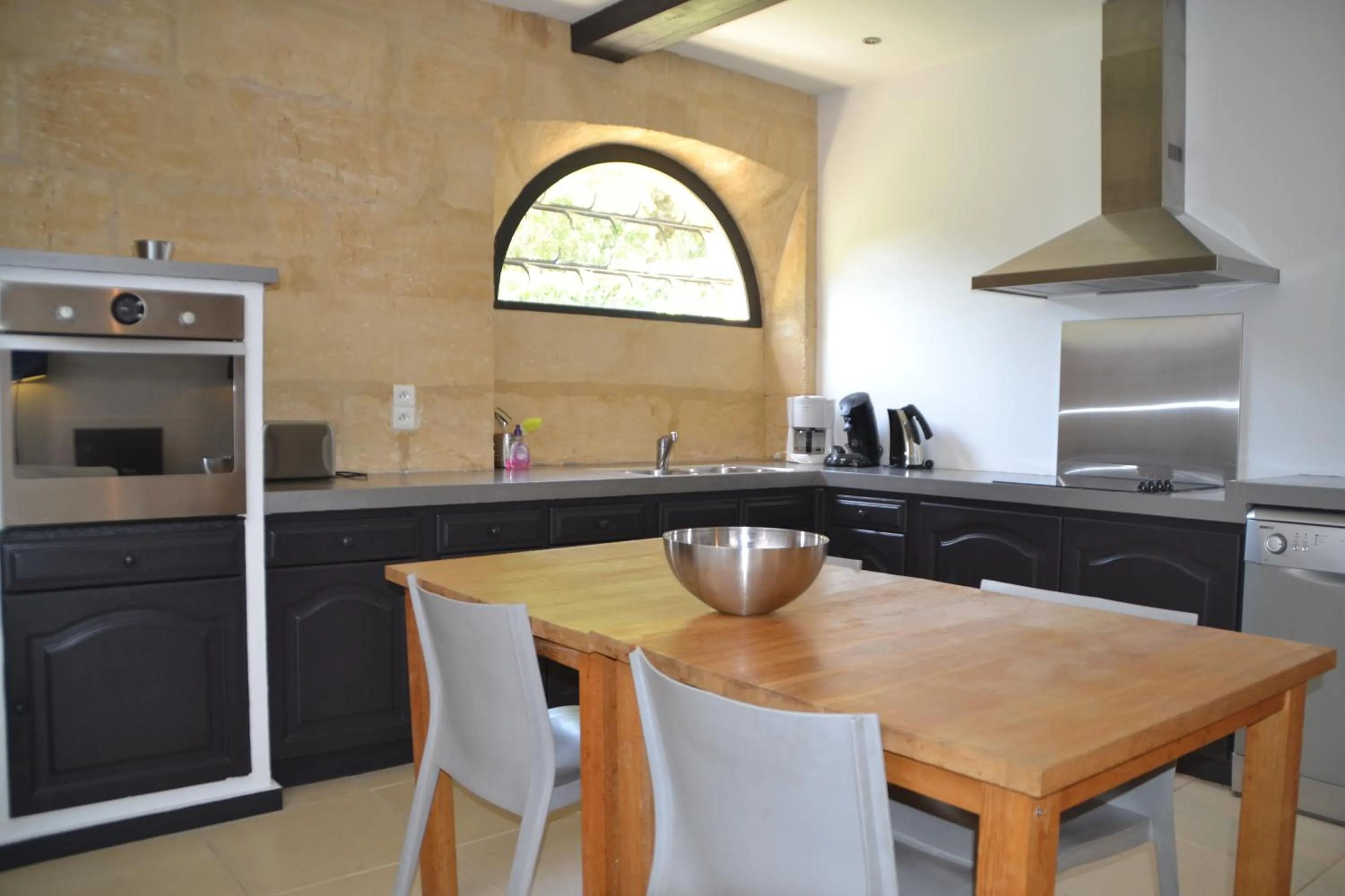Coffee/tea facilities in Château Les Merles et ses Villas
