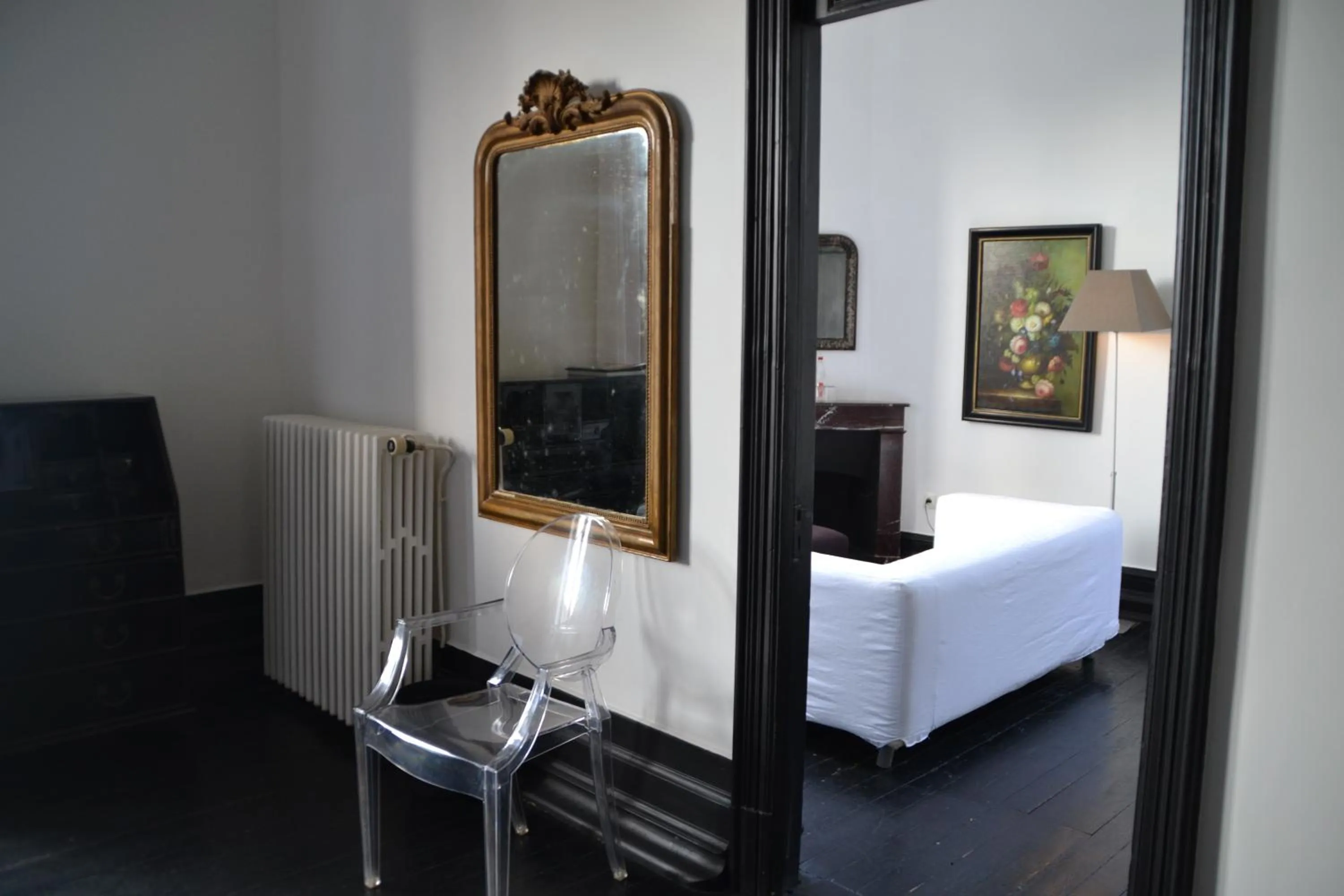Living room, Bed in Château Les Merles et ses Villas
