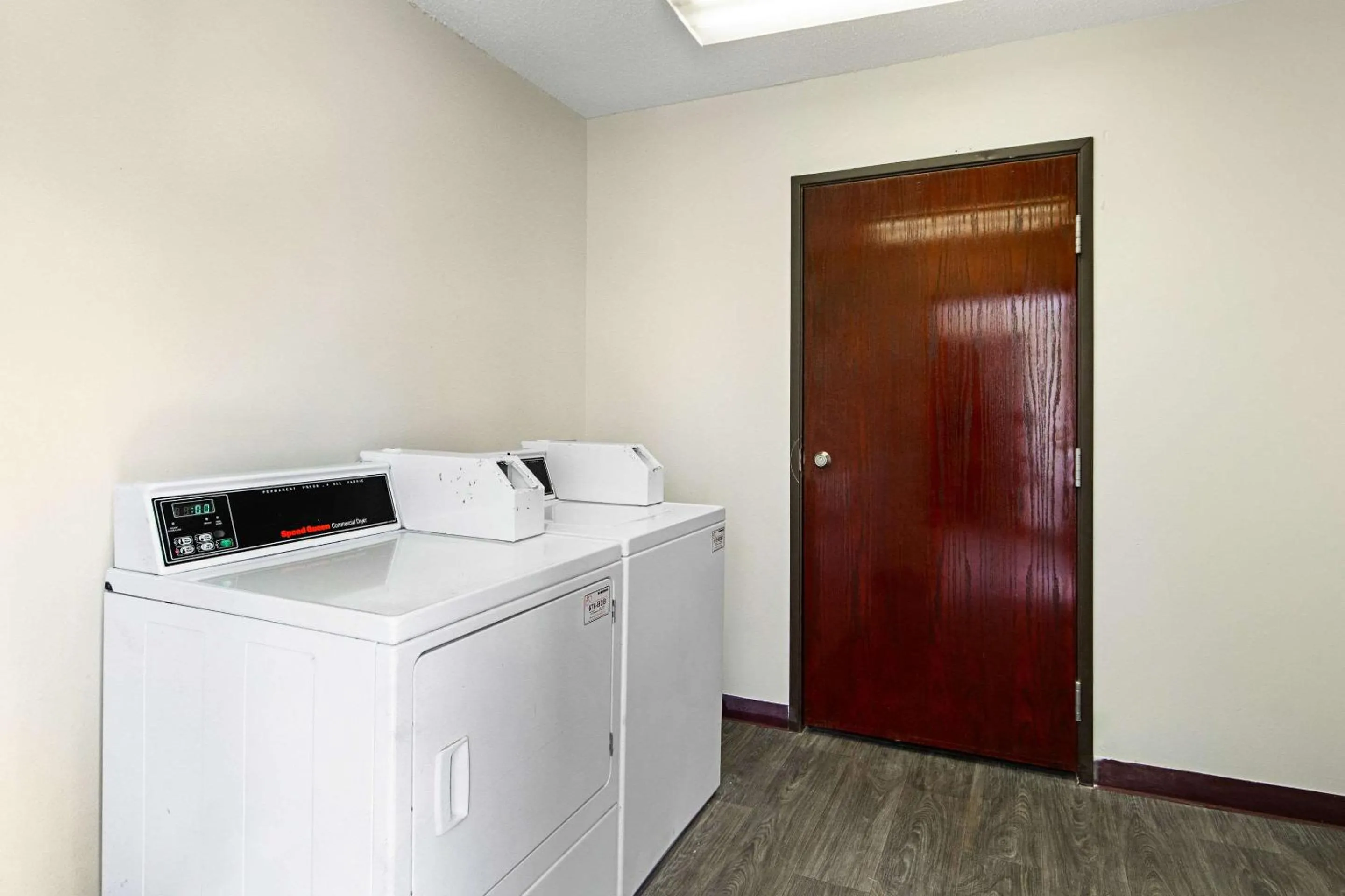 On site, Kitchen/Kitchenette in Quality Inn Greenville I-30