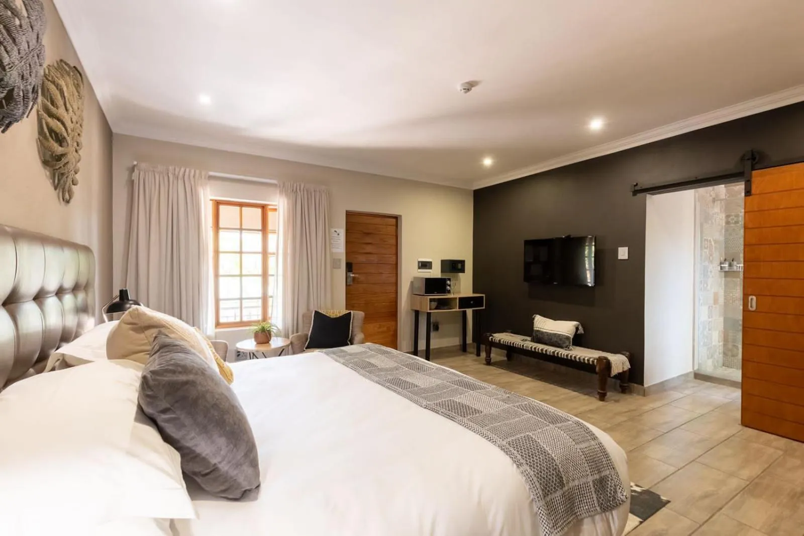 TV and multimedia, Bed in Lowveld Living Guesthouse