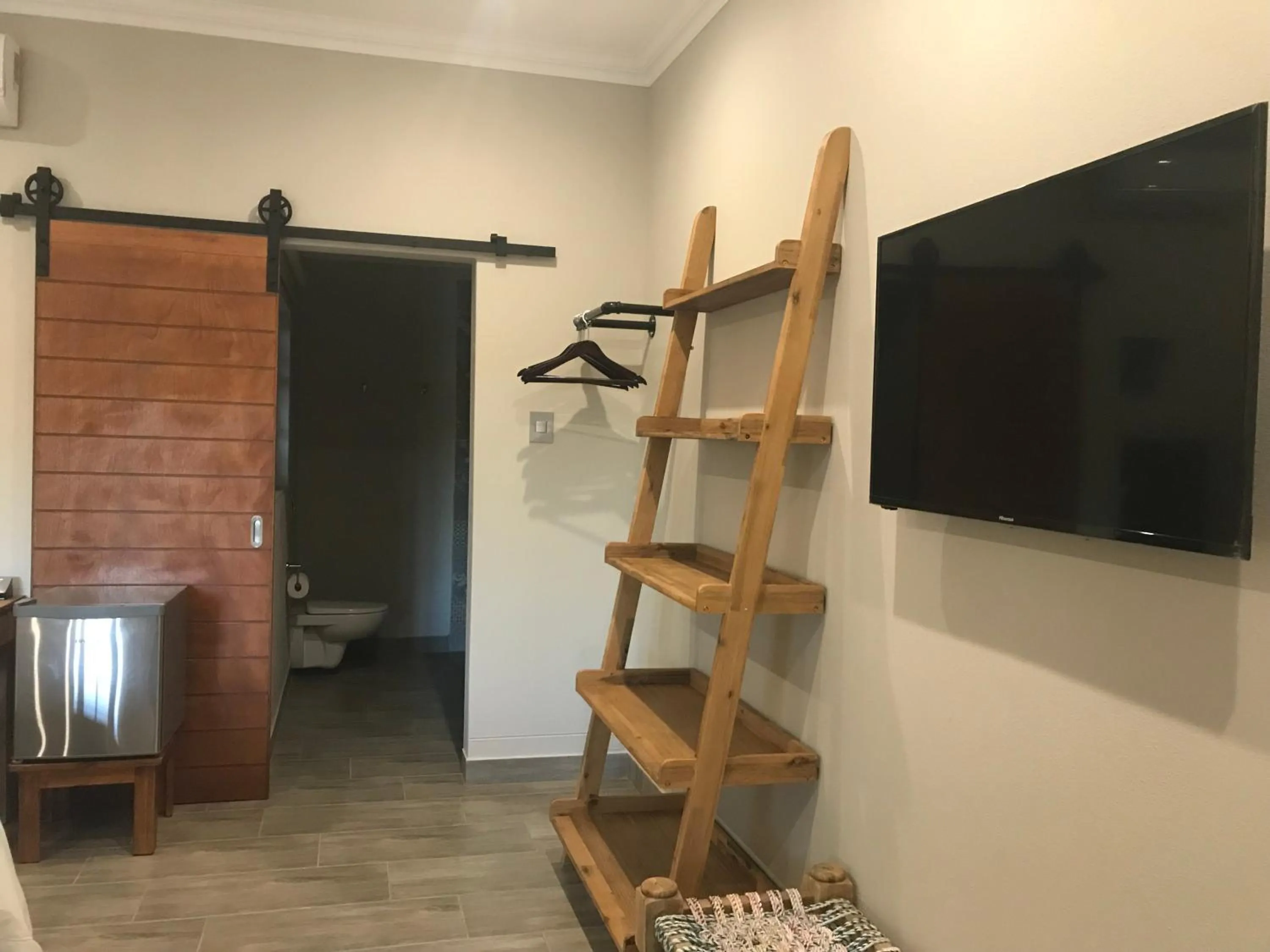 TV and multimedia in Lowveld Living Guesthouse