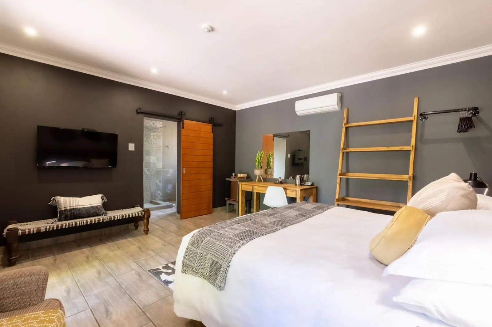 TV and multimedia, Bed in Lowveld Living Guesthouse
