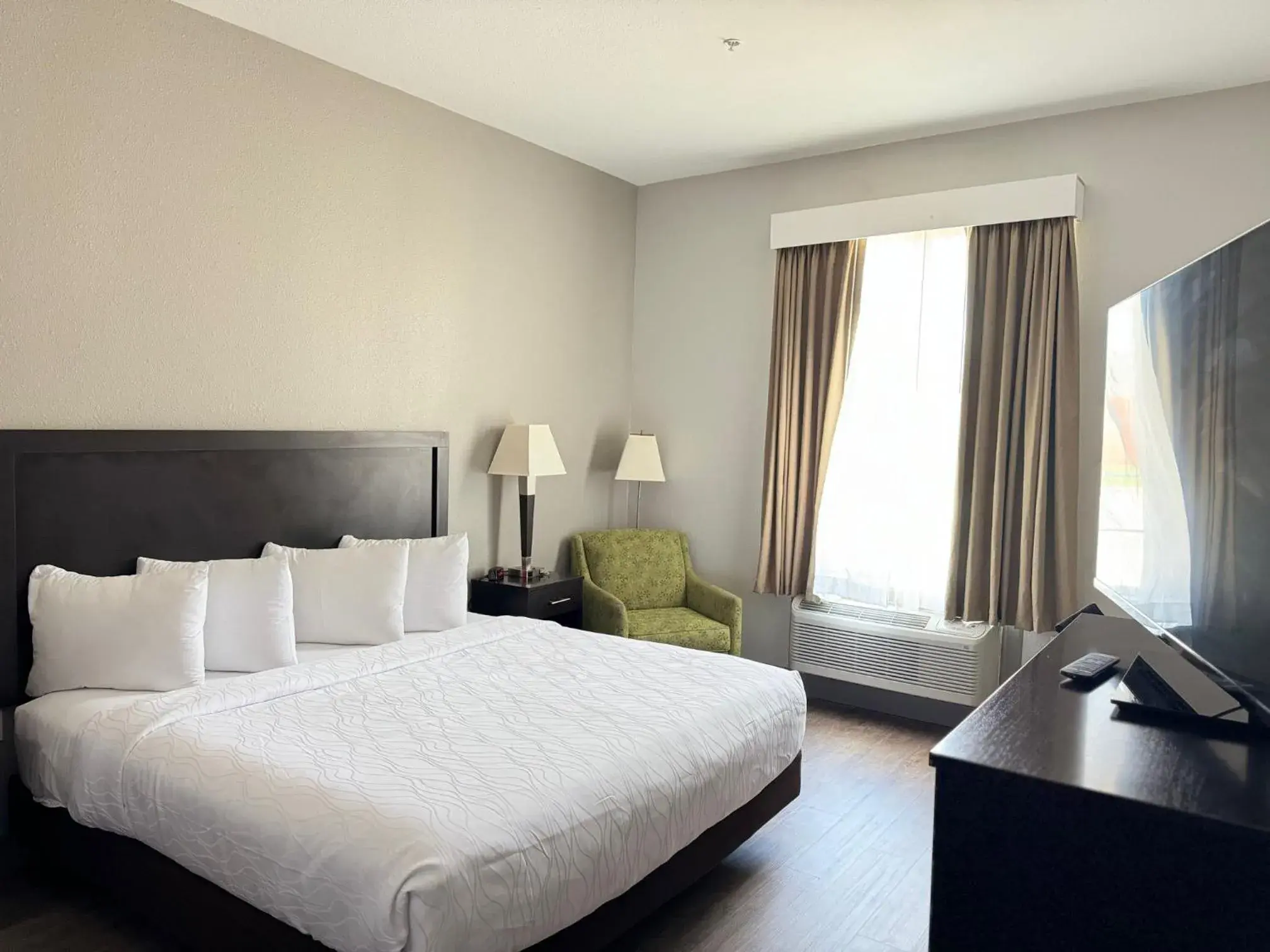 Bedroom, Bed in Quality Inn & Suites La Porte