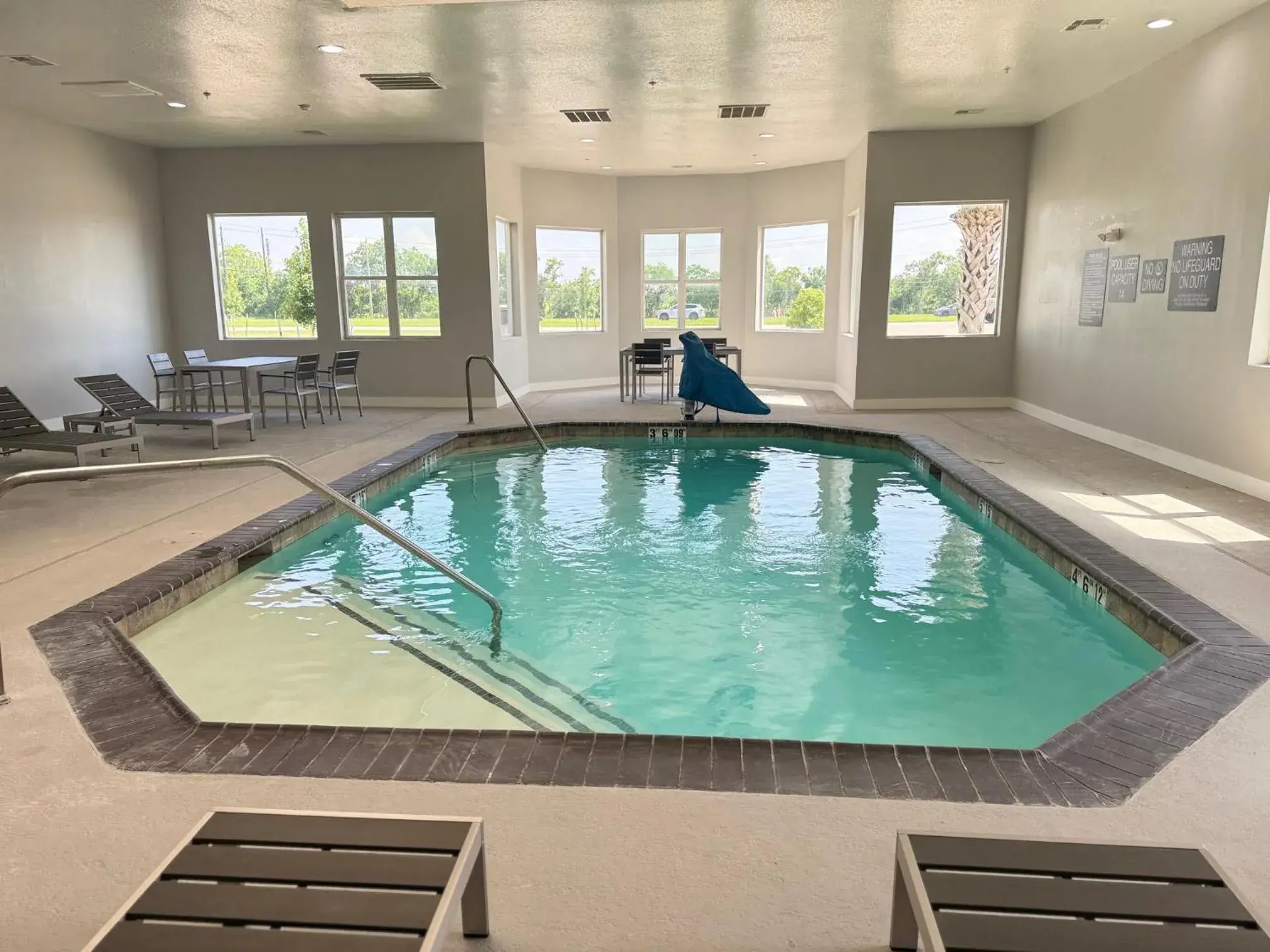 Swimming Pool in Quality Inn & Suites La Porte