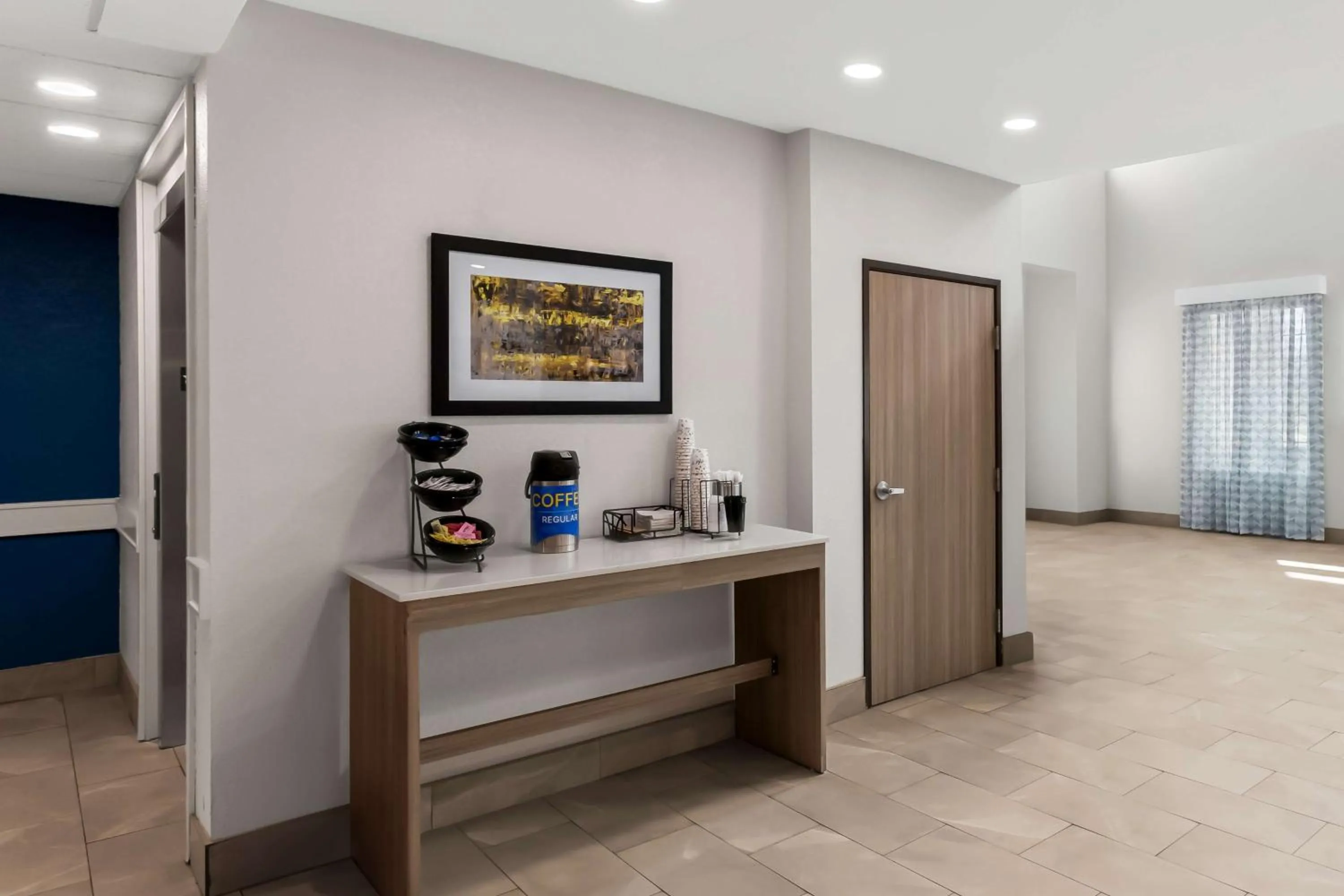 Food and drinks in Sonesta Essential La Porte