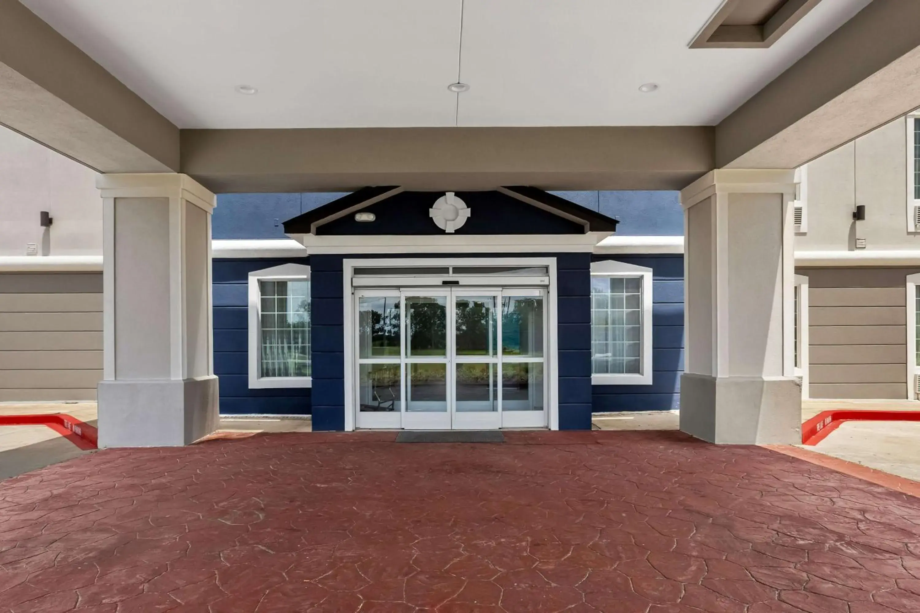 Property building in Sonesta Essential La Porte Property building in Sonesta Essential La Porte