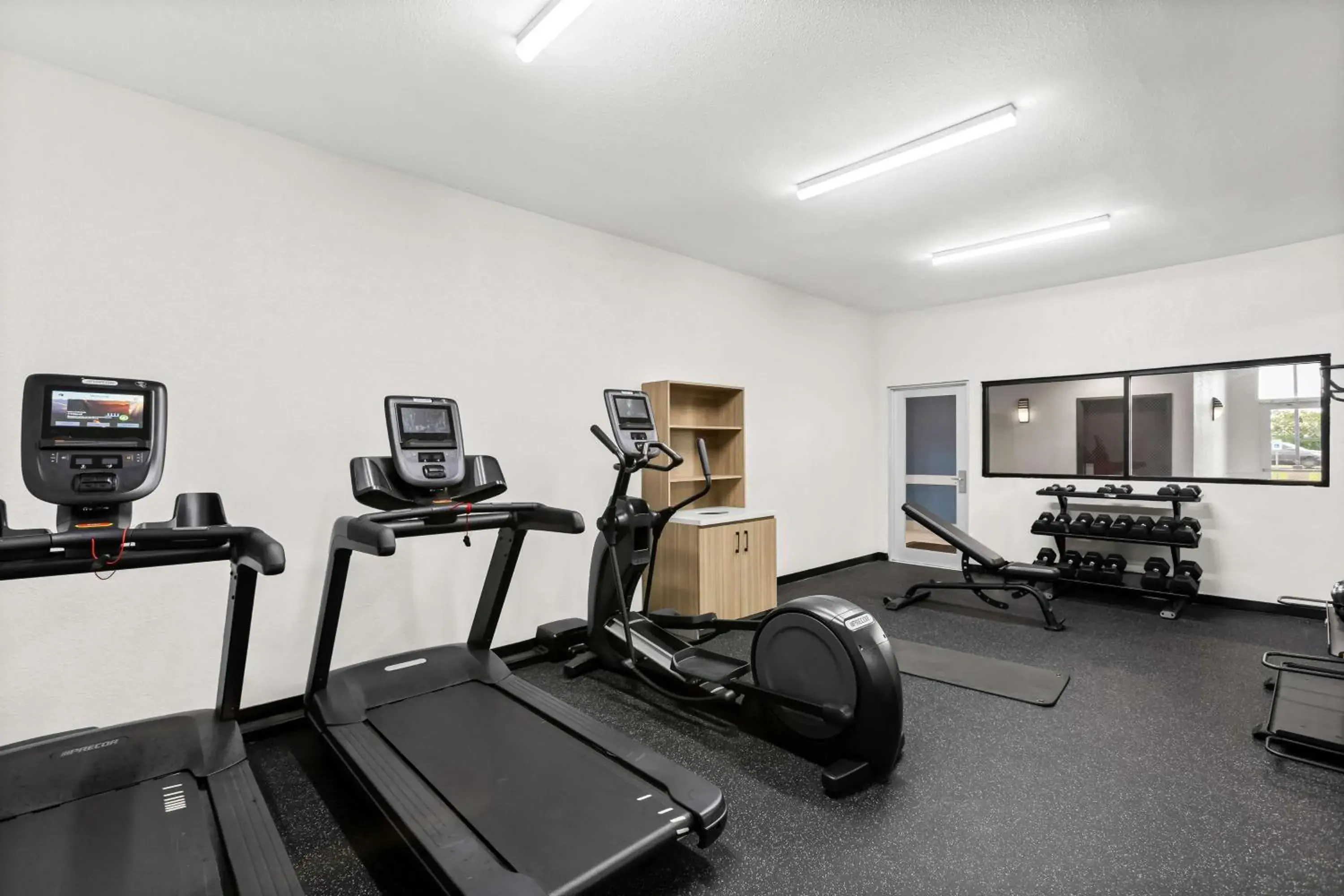 Fitness centre/facilities in Sonesta Essential La Porte Fitness centre/facilities in Sonesta Essential La Porte