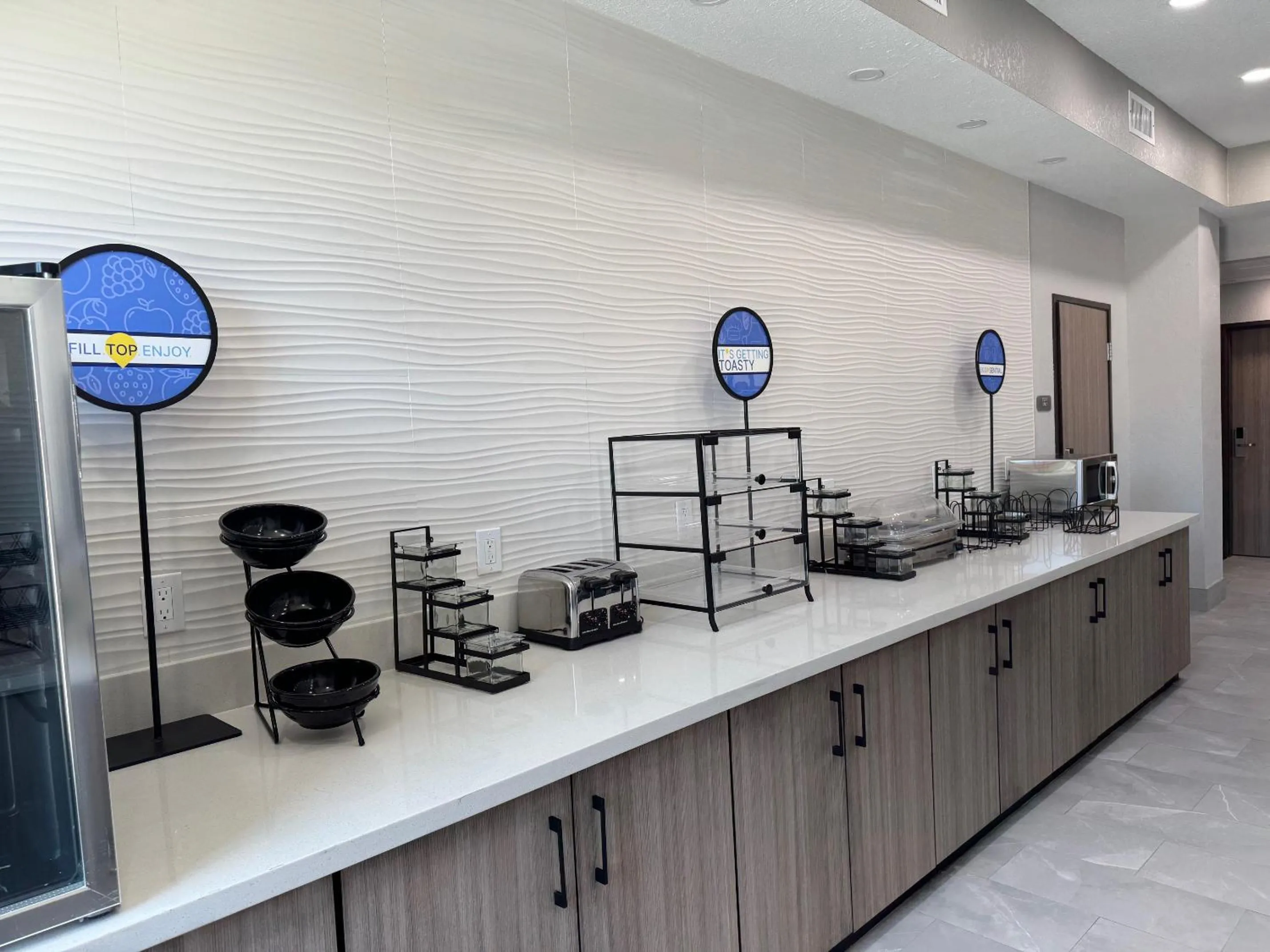 Breakfast in Sonesta Essential La Porte