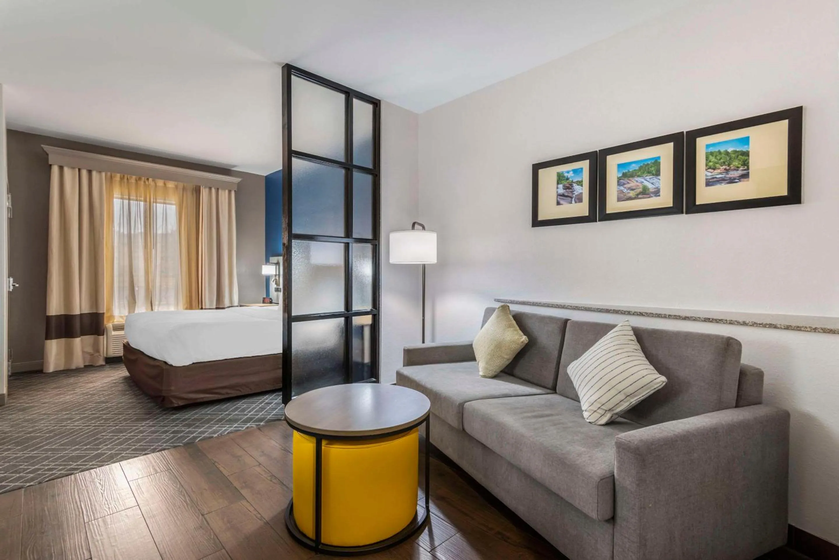 Bedroom, Bed in Comfort Suites Macon Northwest