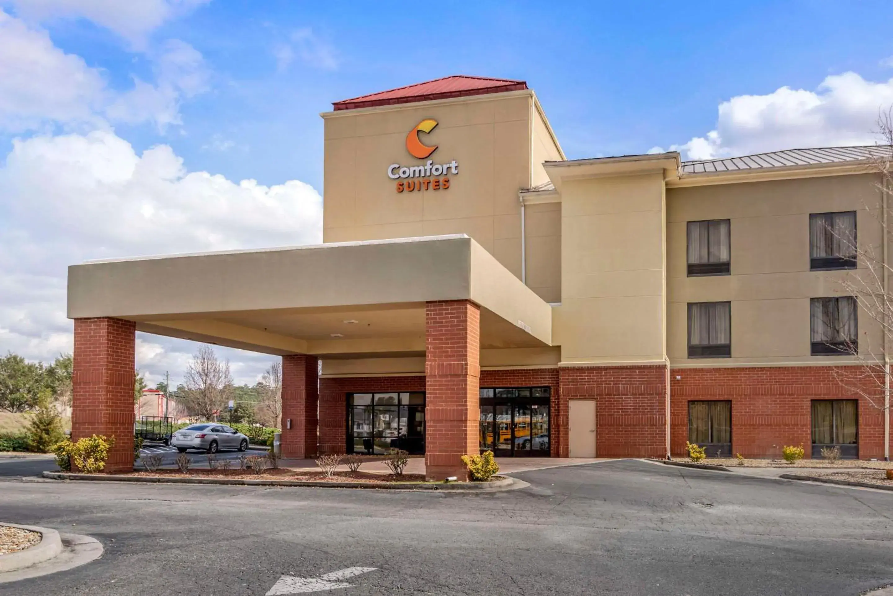 Property building in Comfort Suites Macon Northwest Property building in Comfort Suites Macon Northwest