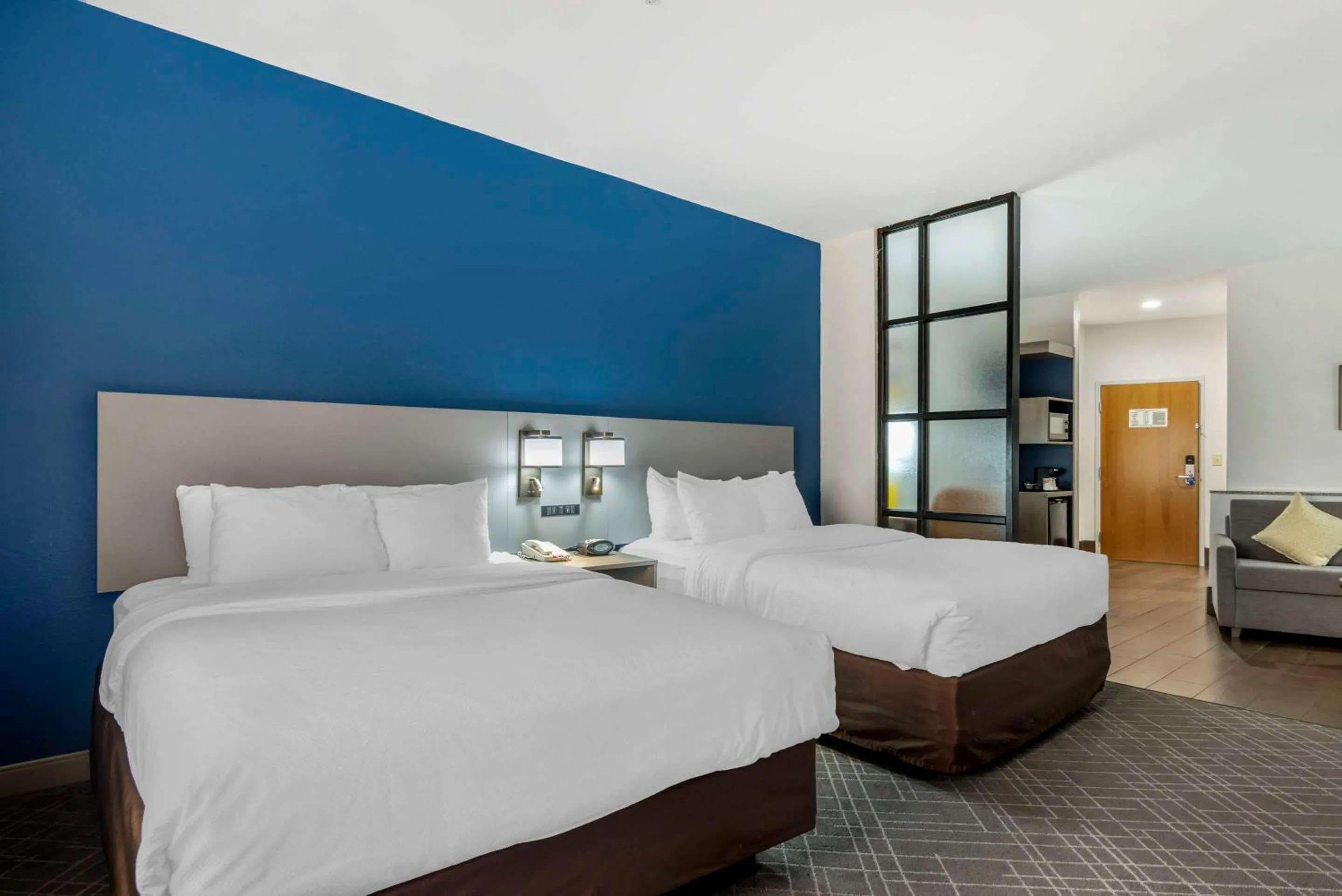 Bedroom, Bed in Comfort Suites Macon Northwest