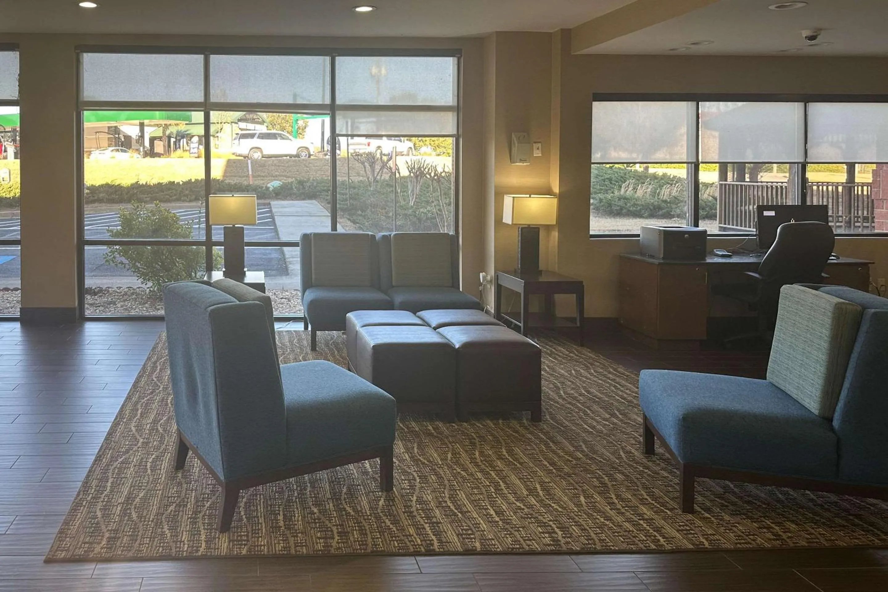 Lobby or reception in Comfort Suites Macon Northwest
