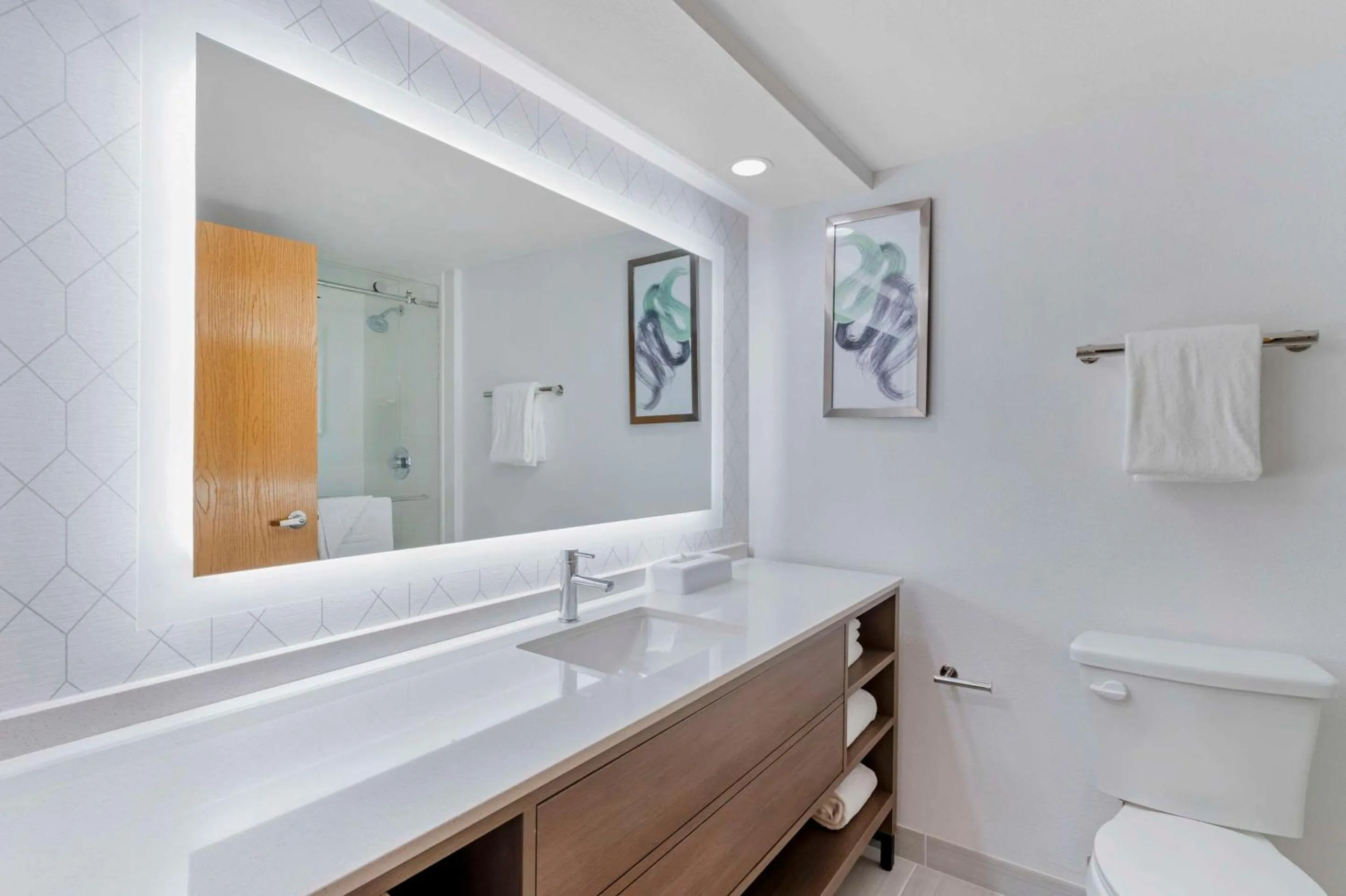 Bedroom in Comfort Inn Marina on the Monterey Bay